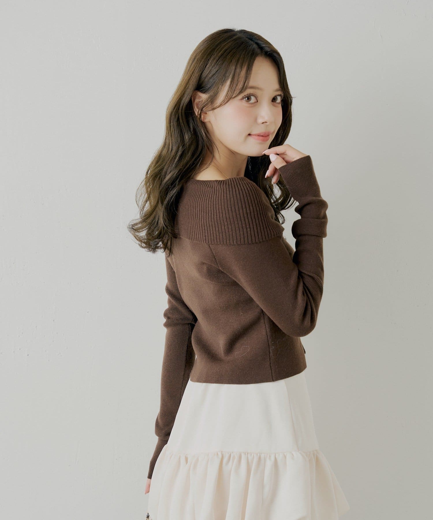 Chico(チコ) フロントボタンオフショルニット