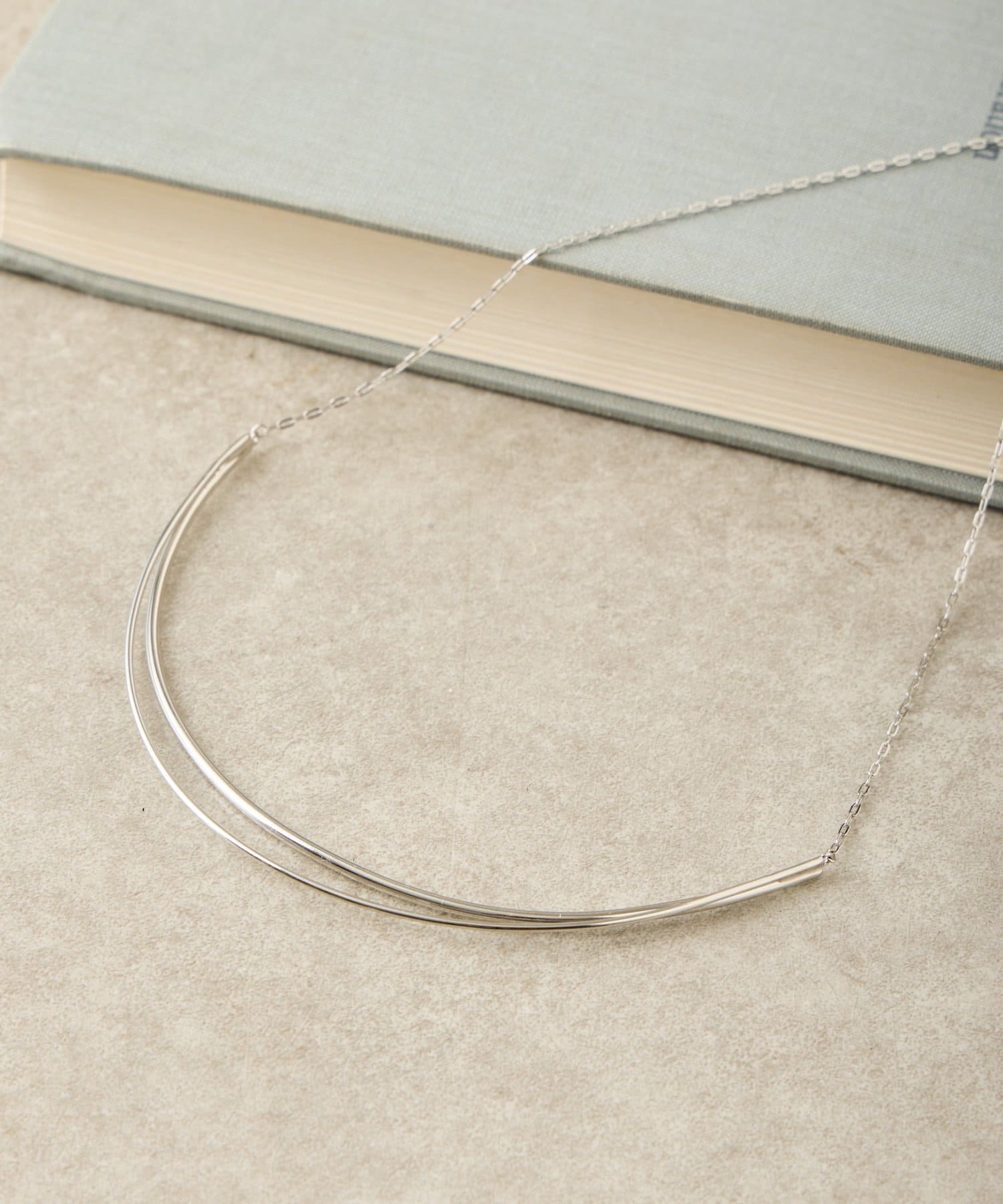 Jena　espace merveilleux(ジェナ　エスパスメルヴェイユ) アーチラインネックレス