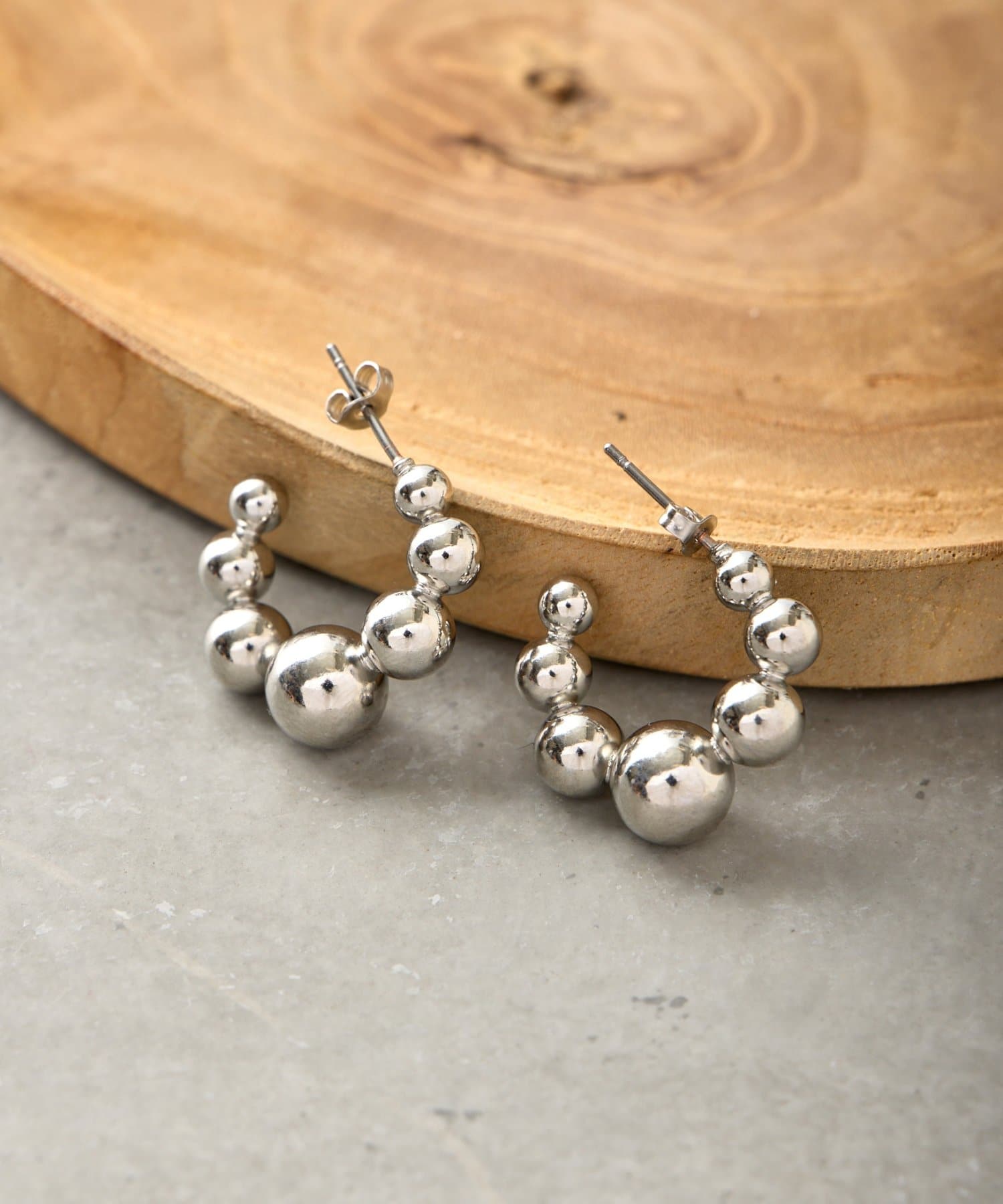 Jena　espace merveilleux(ジェナ　エスパスメルヴェイユ) ツブボールピアス