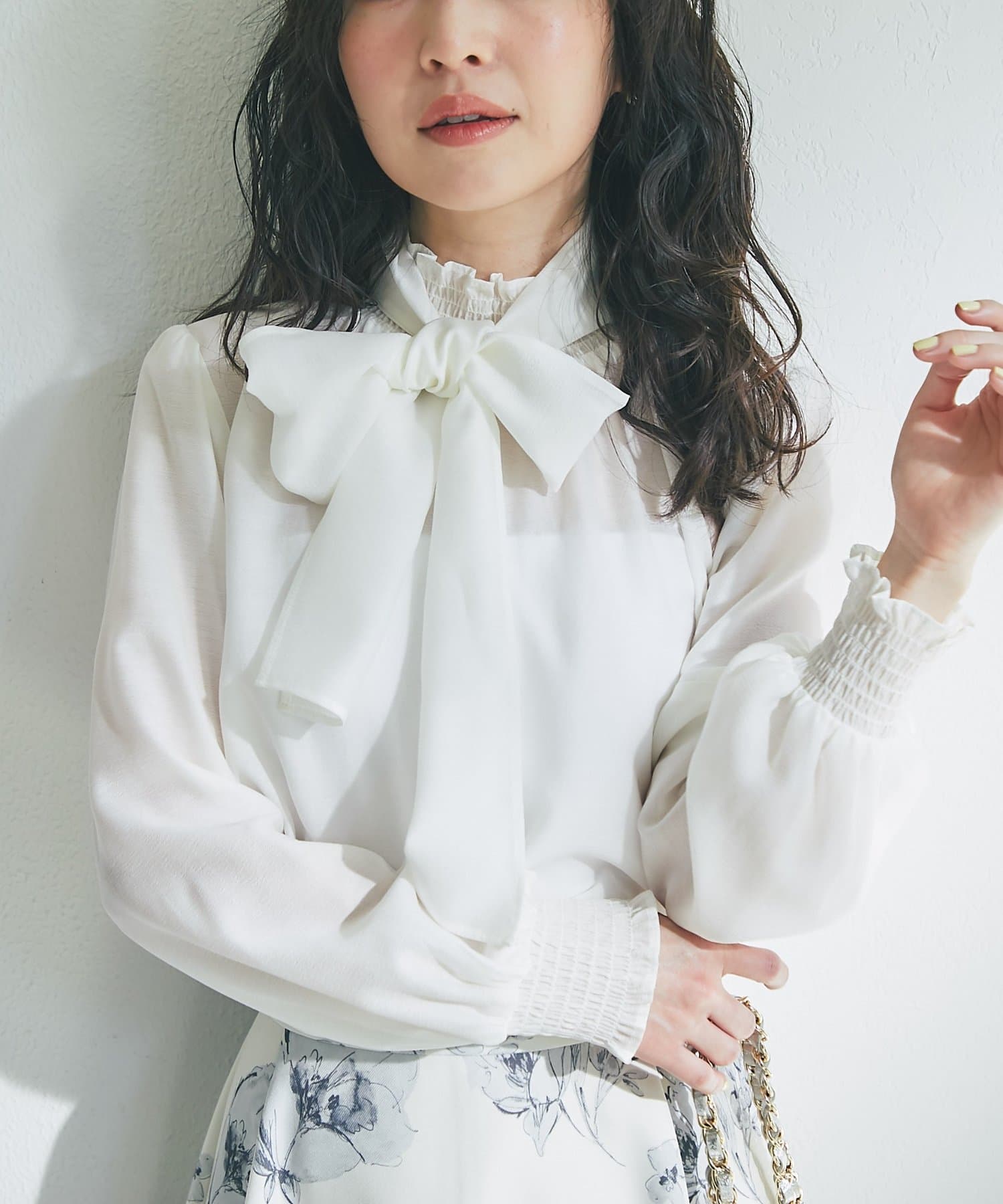 La boutique BonBon(ラブティックボンボン) ボウタイ付きシャーリングギャザーブラウス