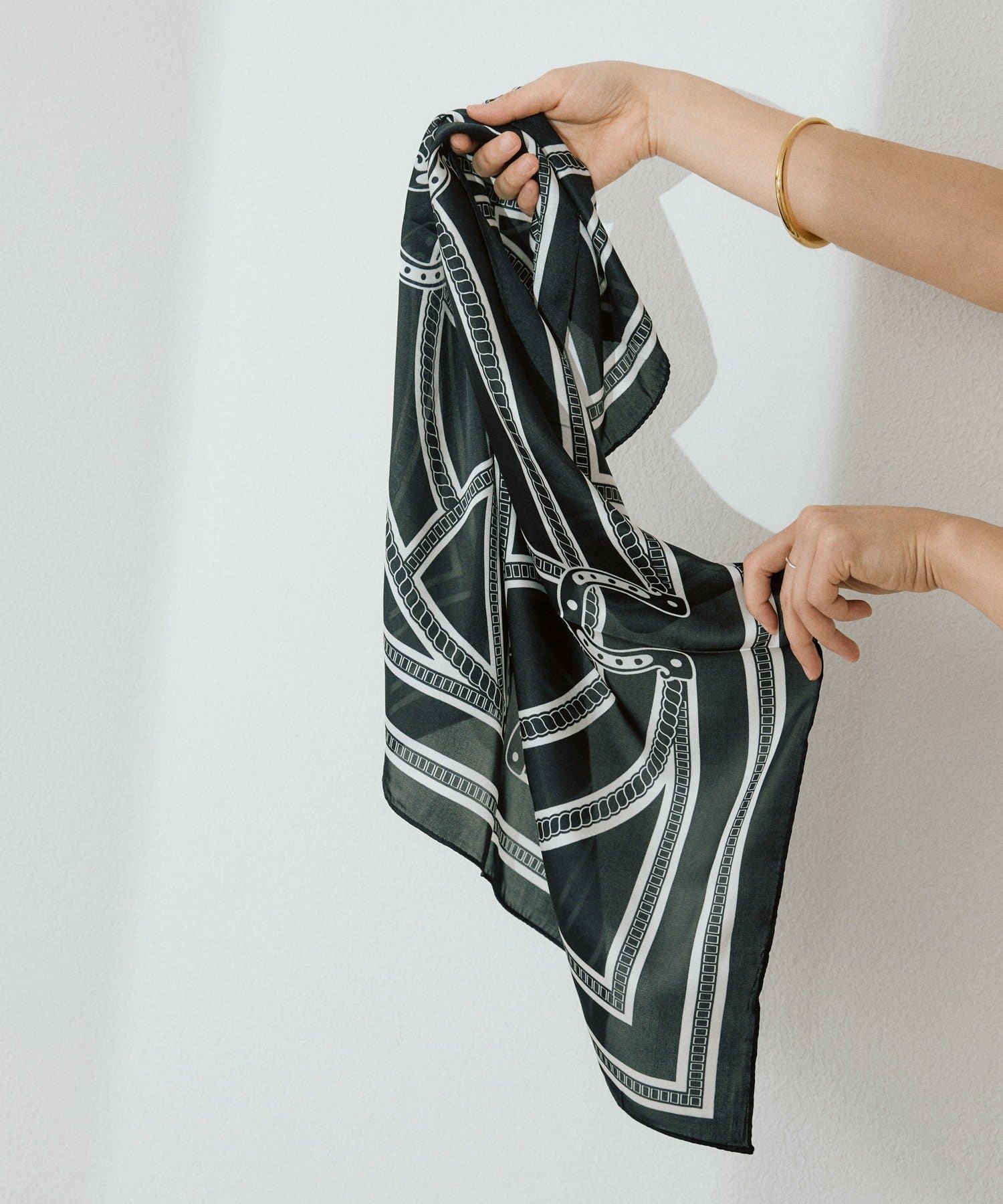 RIVE DROITE(リヴドロワ) 予約【スタイリングのアクセントに】チェーン柄スカーフ