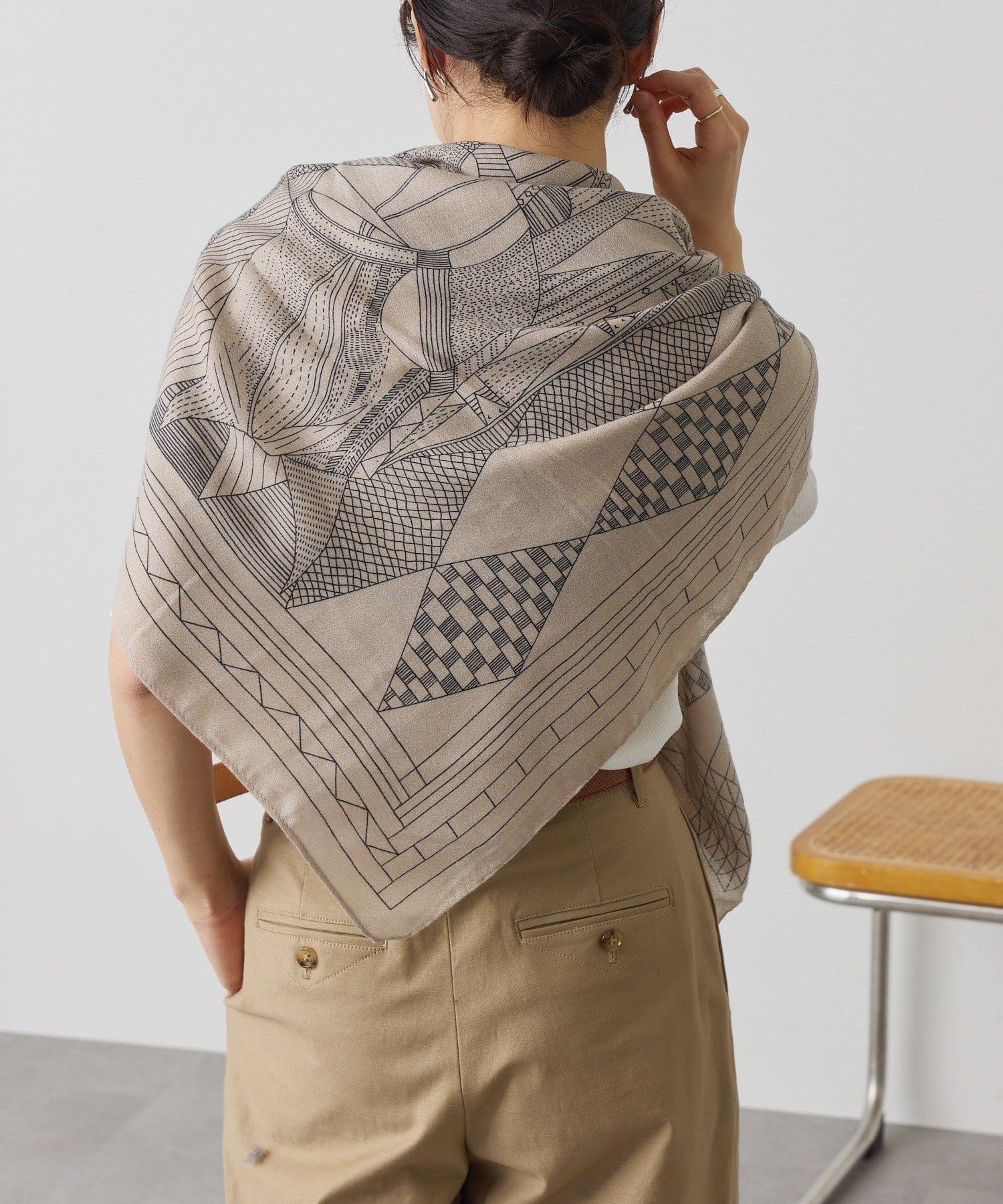 RIVE DROITE(リヴドロワ) 【デイリーに活躍/大判130×130】ダイヤホース柄大判スカーフ