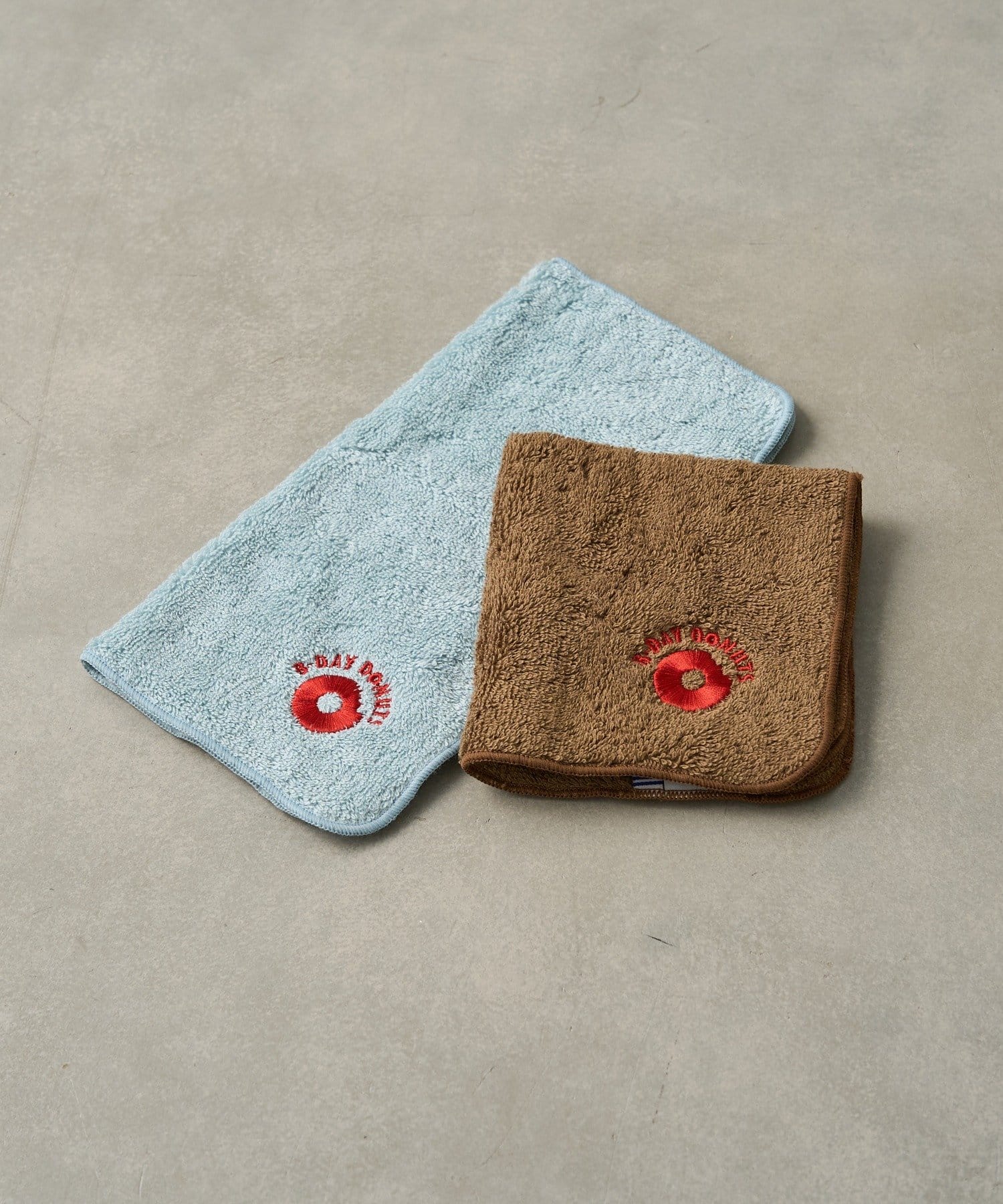 BIRTHDAY BAR(バースデイバー) B-DAY DONUTS　刺繍タオルハンカチ