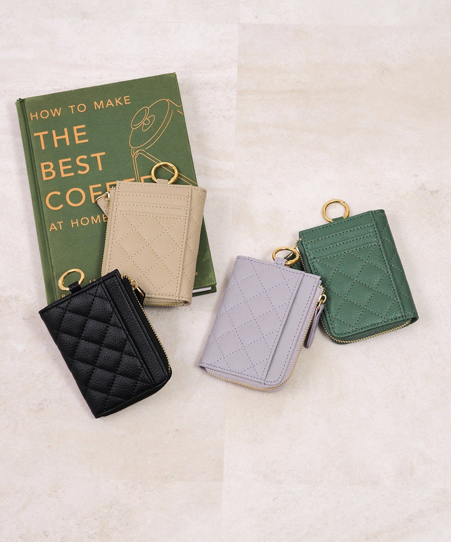 3COINS(スリーコインズ) キルティングマルチケース