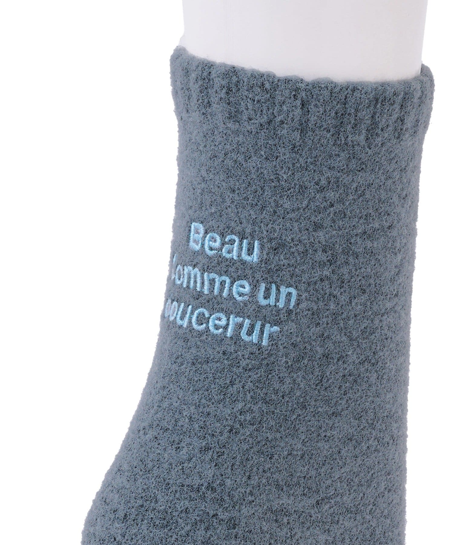 3COINS(スリーコインズ) 毛玉になりにくいバックロゴ刺繍ソックス