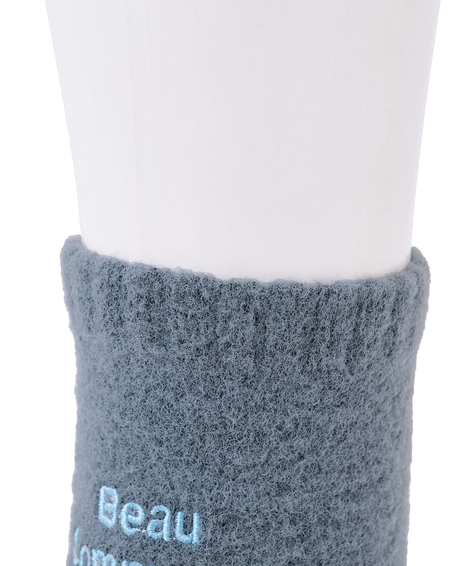 3COINS(スリーコインズ) 毛玉になりにくいバックロゴ刺繍ソックス