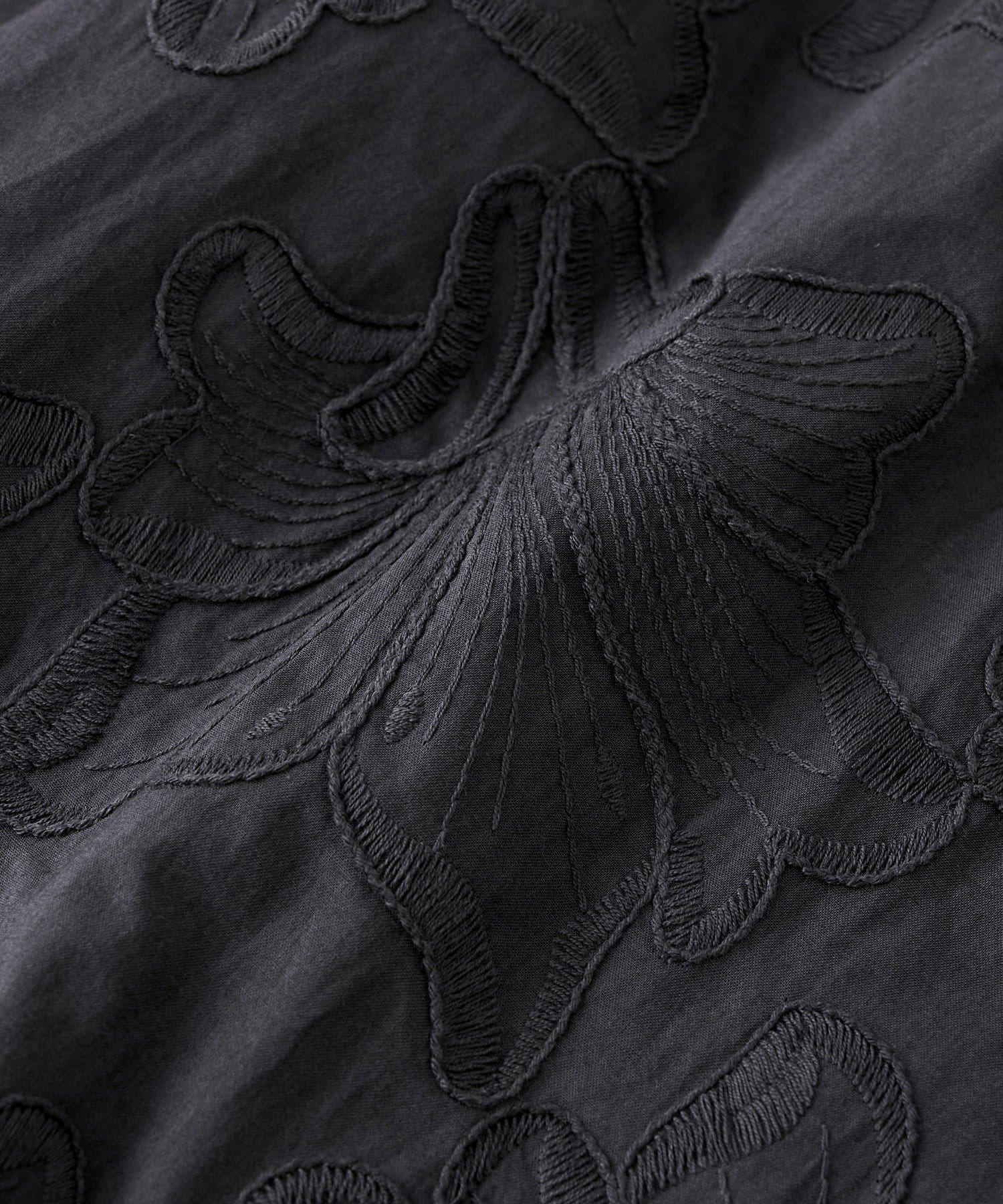 RIVE DROITE(リヴドロワ) 【トレンド感抜群】シフリ刺繍パンツ