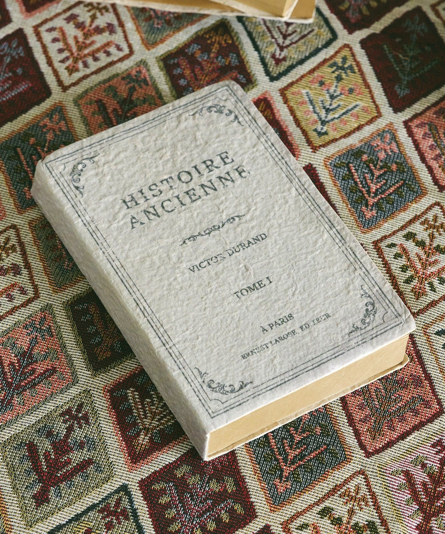 salut!(サリュ) アンティークブックオブジェ/クリスマスフリーマーケット