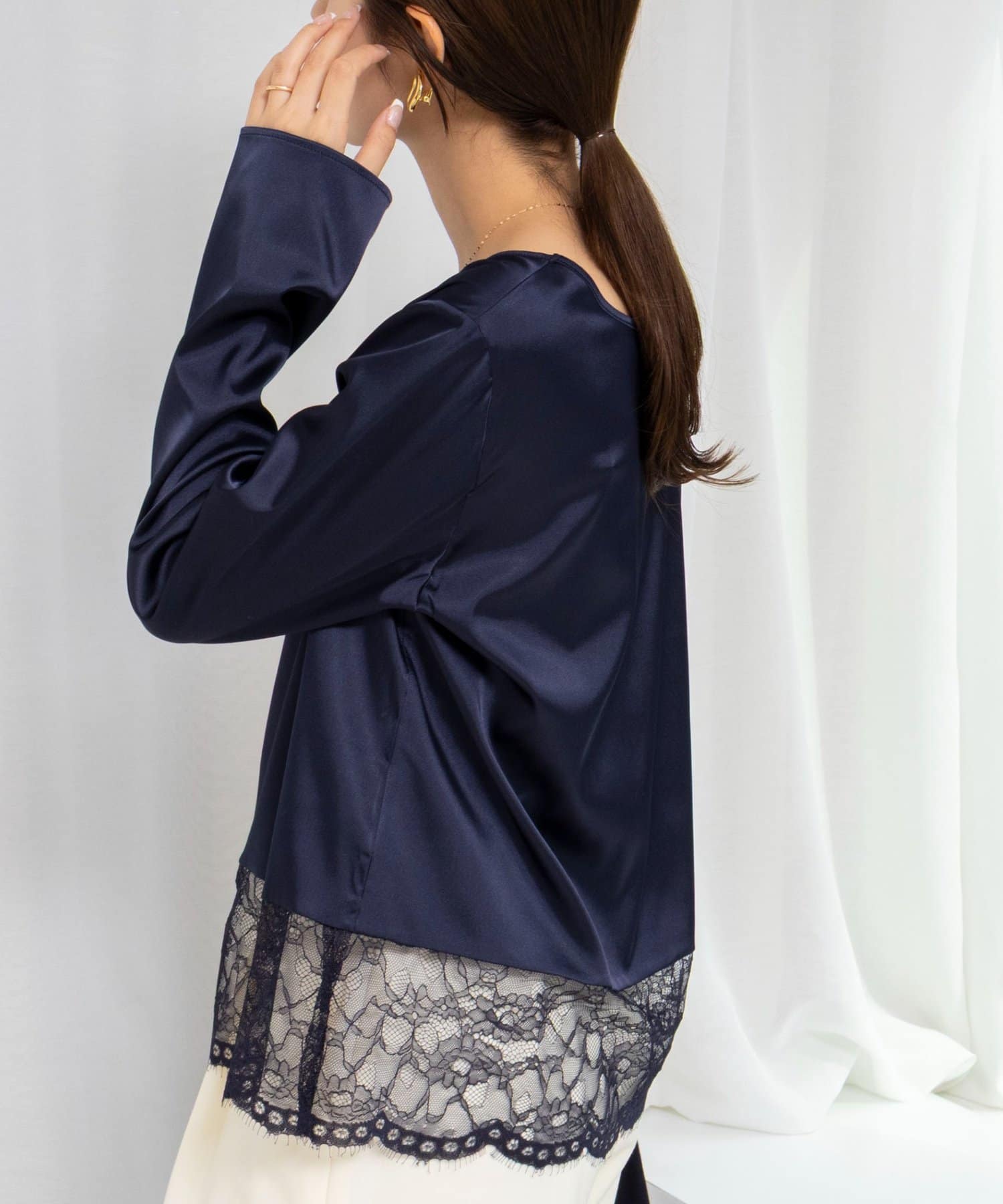 NOLLEY'S(ノーリーズ) ウォッシャブル裾レース2WAYオトナサテンブラウス