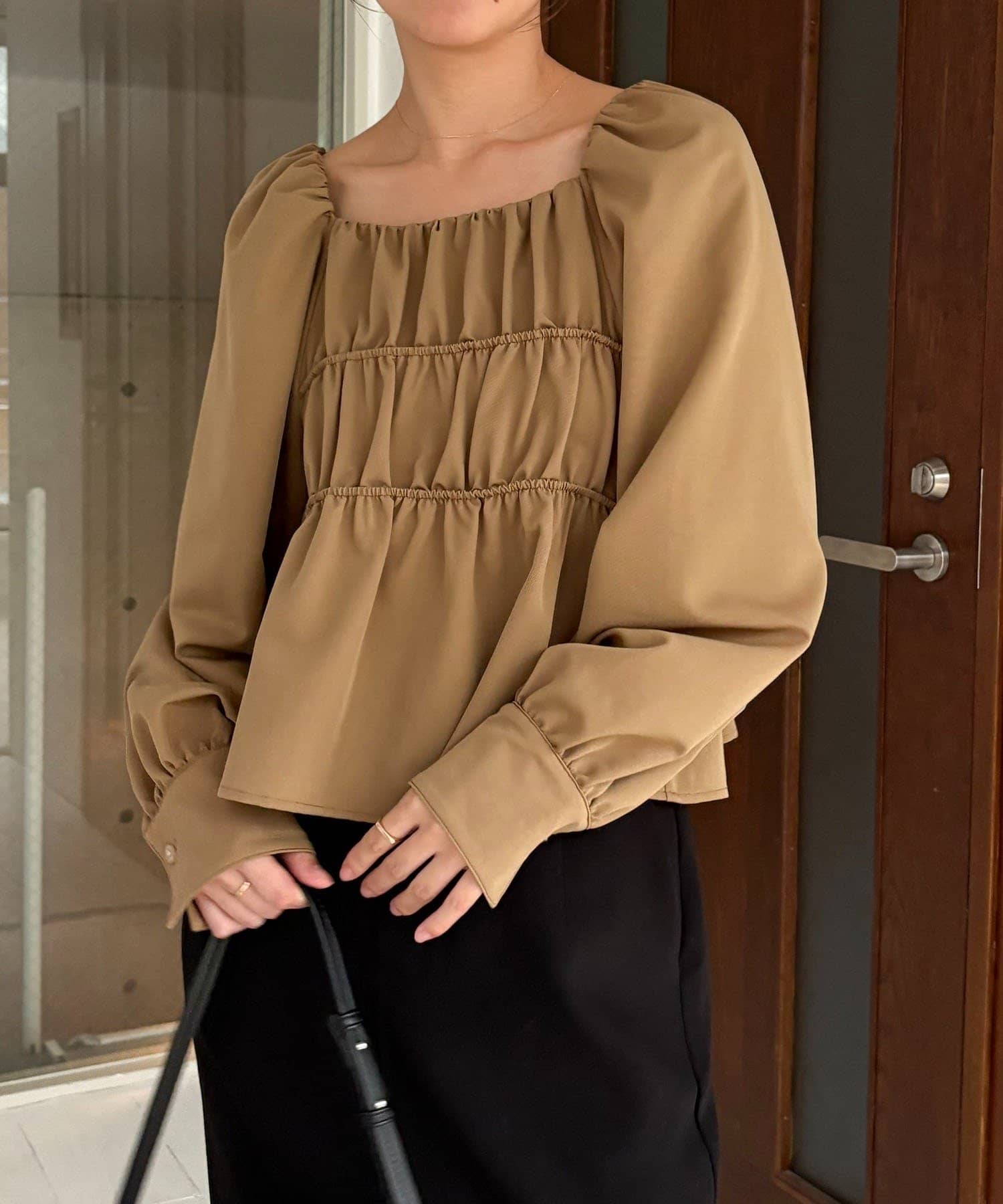 CAPRICIEUX LE'MAGE(カプリシュレマージュ) 【前後2WAY仕様】スクエアパフブラウス