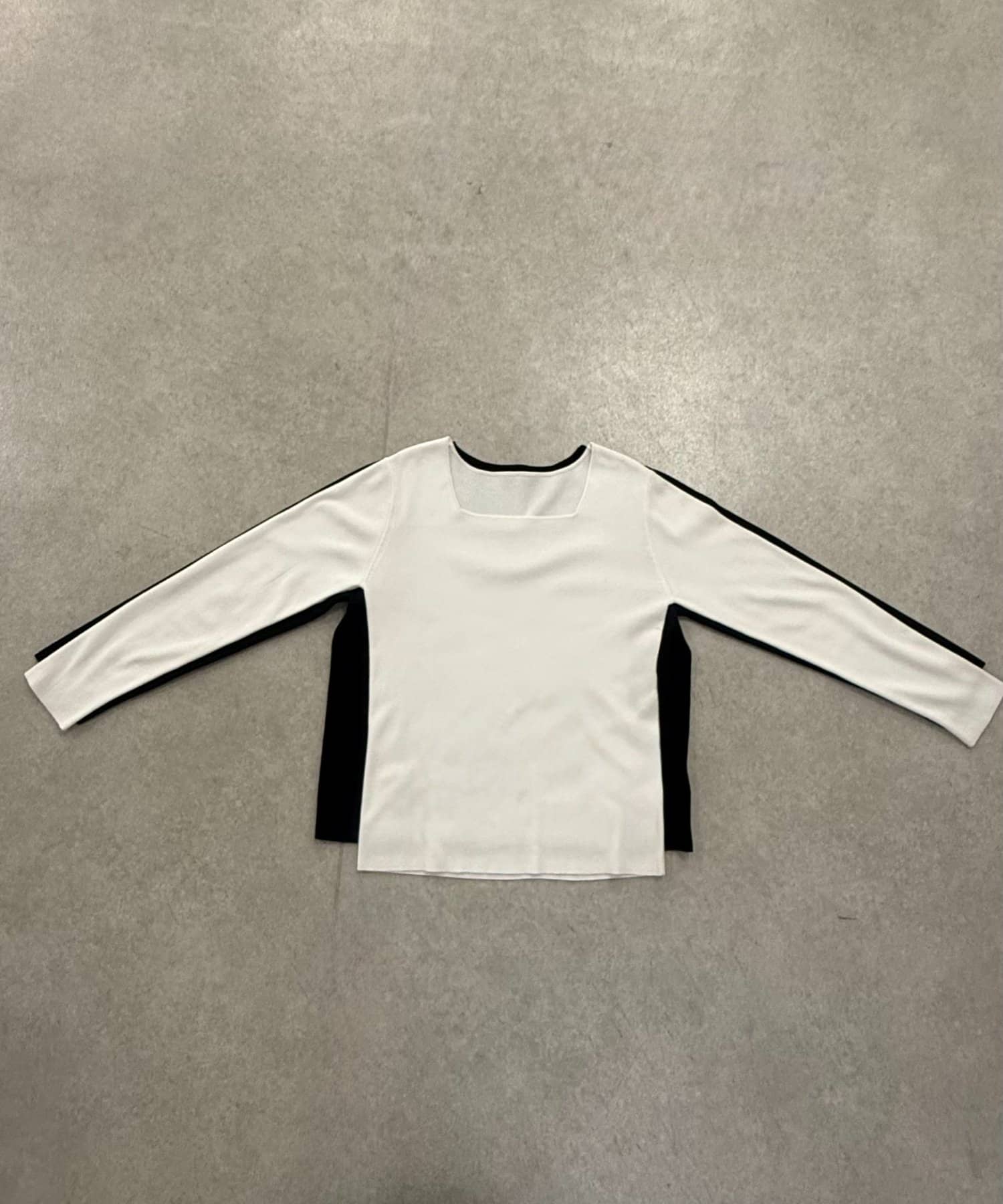 Jena　espace merveilleux(ジェナ　エスパスメルヴェイユ) 《さわゆい企画》【WEB限定 】スクエアネックニット