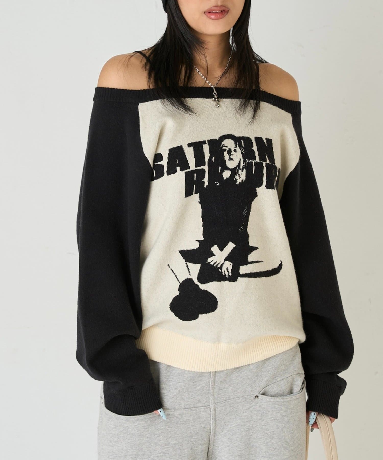 WHO’S WHO gallery(フーズフーギャラリー) 【WEB限定】シャーロットオフショルニット