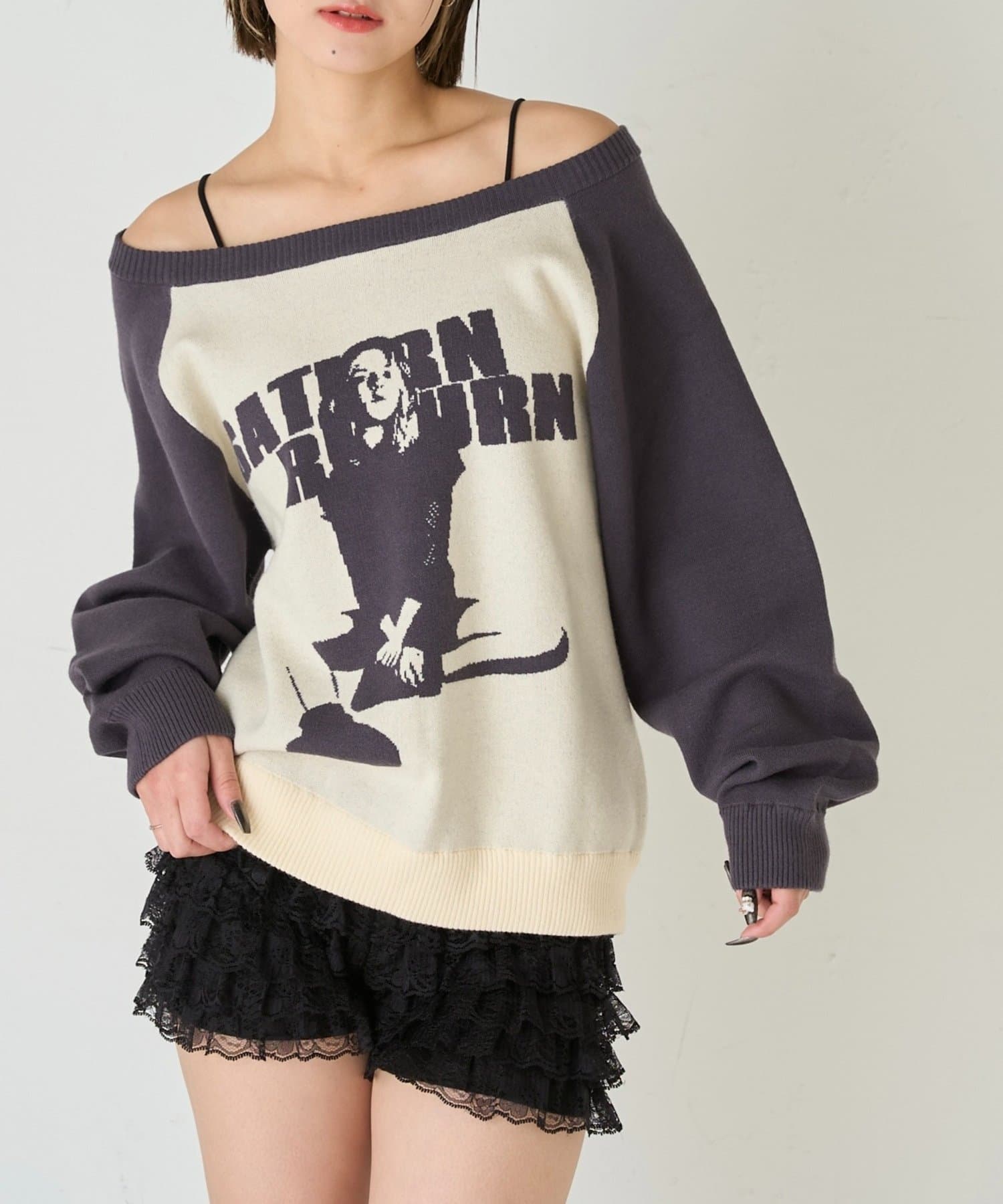 WHO’S WHO gallery(フーズフーギャラリー) 【WEB限定】シャーロットオフショルニット