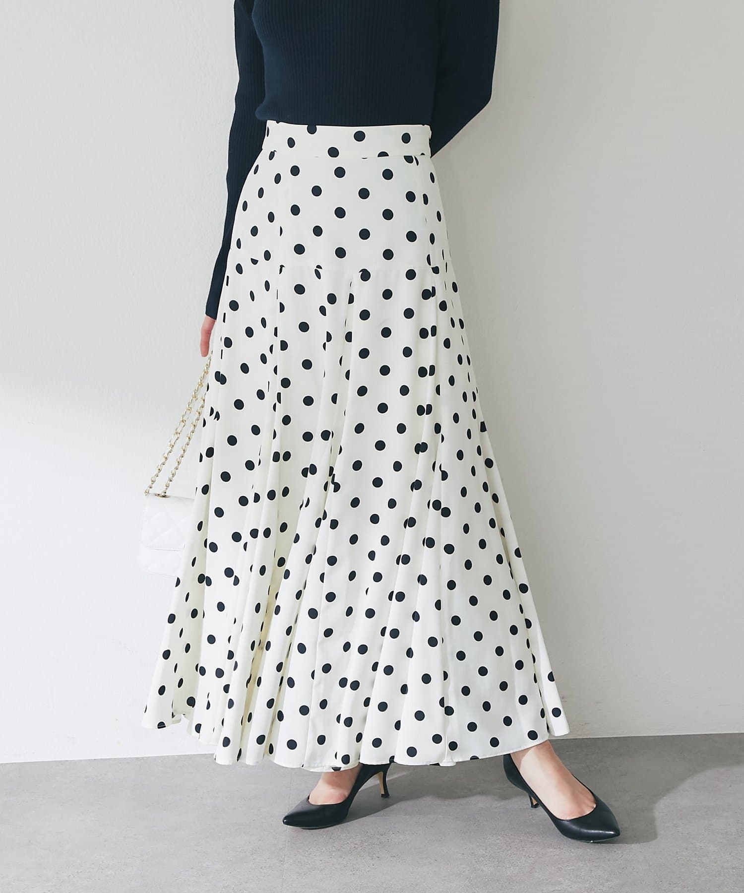 La boutique BonBon(ラブティックボンボン) 【3サイズ展開あり・リッチな揺れ感】ドットマチフレアスカート