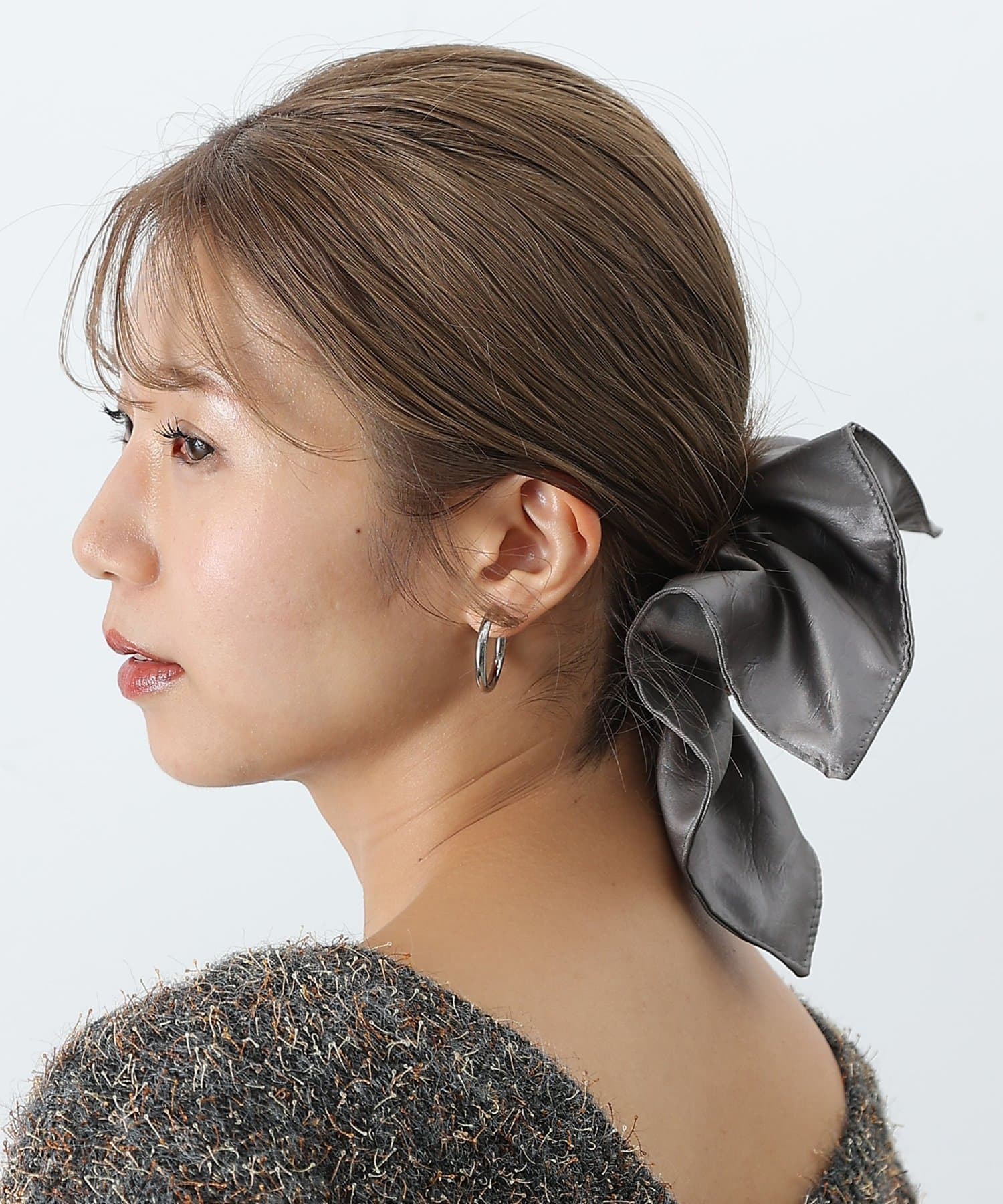 COLONY 2139(コロニー トゥーワンスリーナイン) フェイクレザースクエアシュシュ