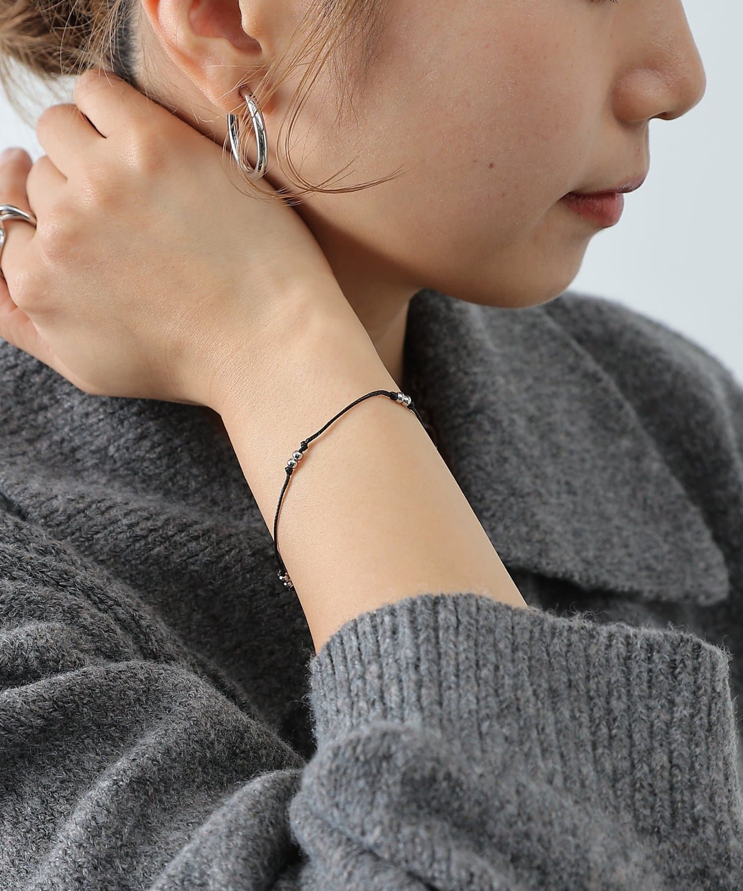 COLONY 2139(コロニー トゥーワンスリーナイン) メタリックパールコードブレス