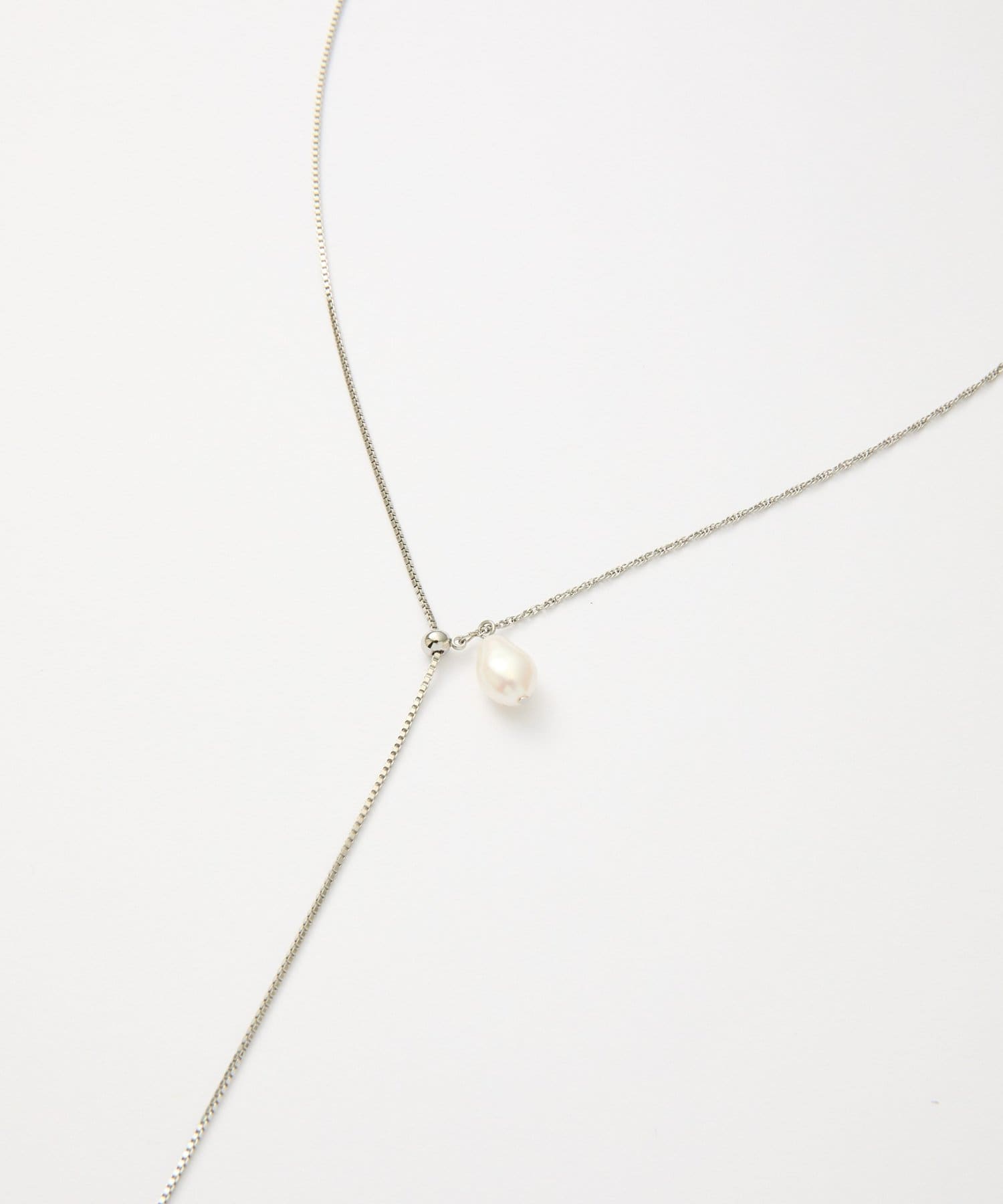 COLONY 2139(コロニー トゥーワンスリーナイン) パールYシルエットネックレス