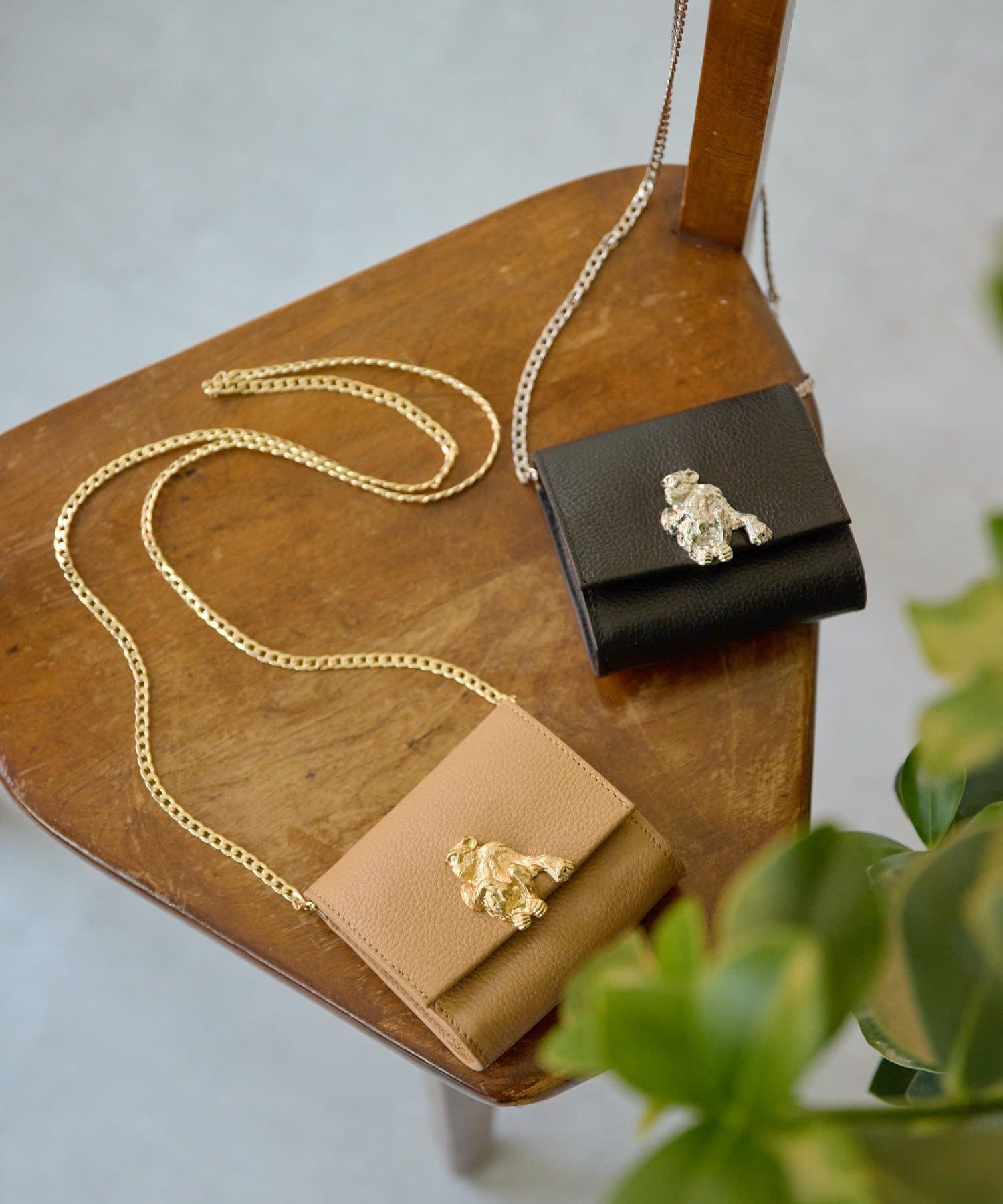 ear PAPILLONNER(イア パピヨネ) 《本革》フラップマイクロショルダーバッグ