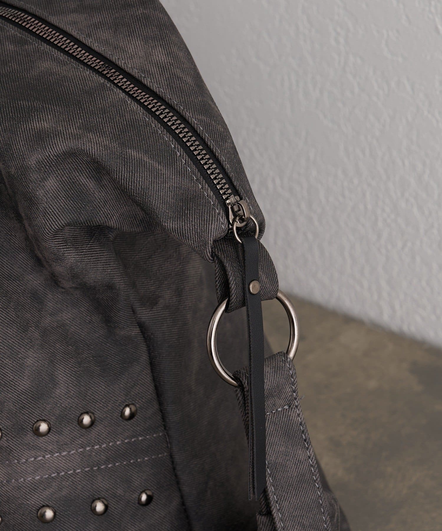 RAY CASSIN(レイカズン) スタッズ付トートバッグ