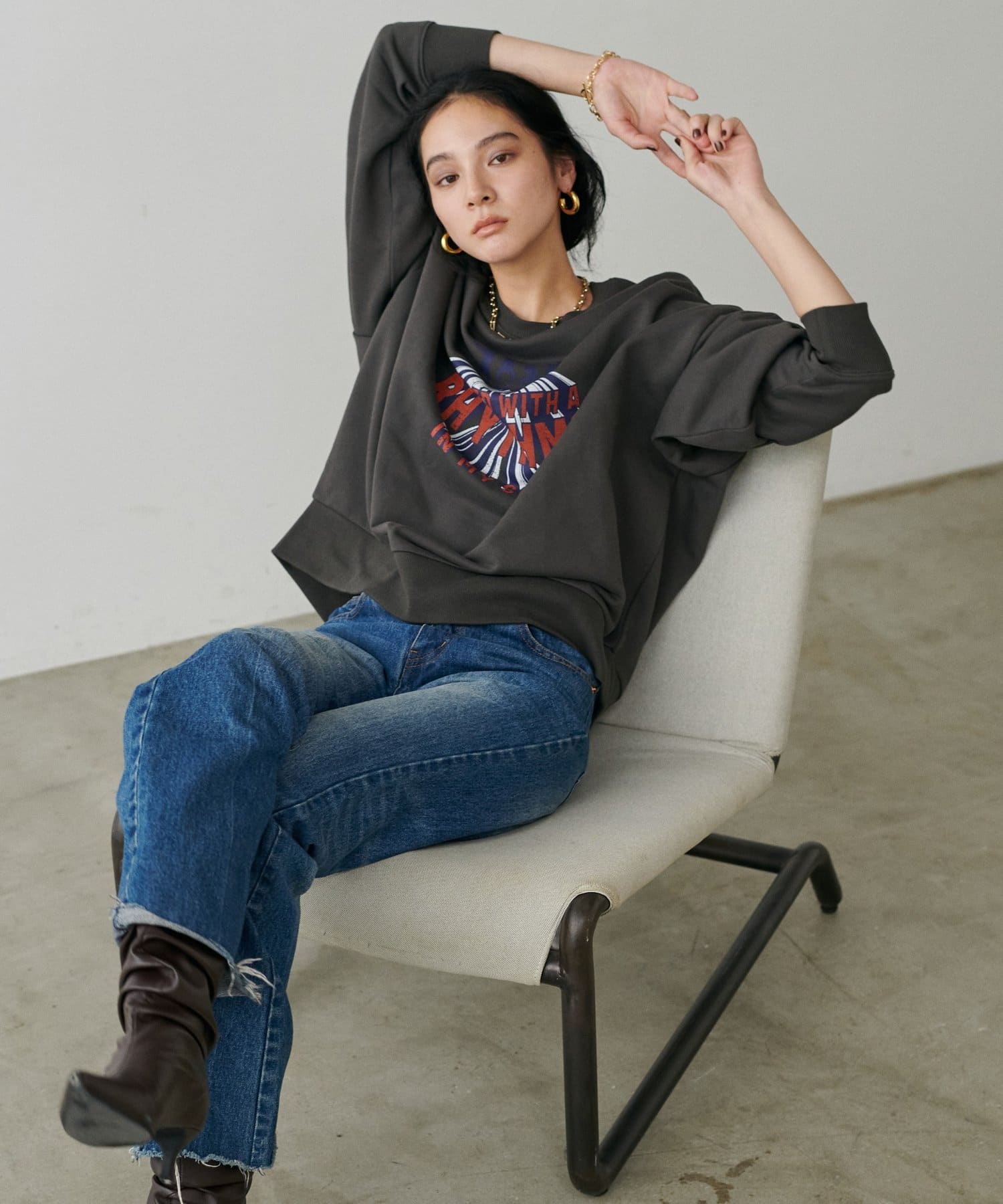 LARUTA(ラルータ) グラフィックロゴ裏毛プルオーバー