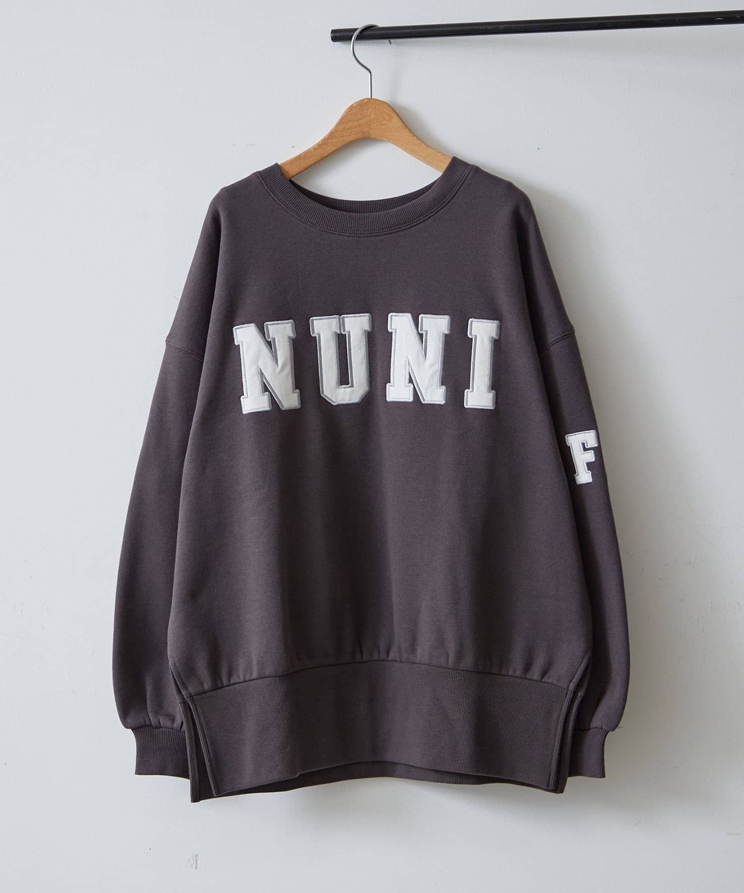 Remind me and forever(リマインドミーアンドフォーエバー) 【NUNIFE】スリット入り裏起毛スウェット