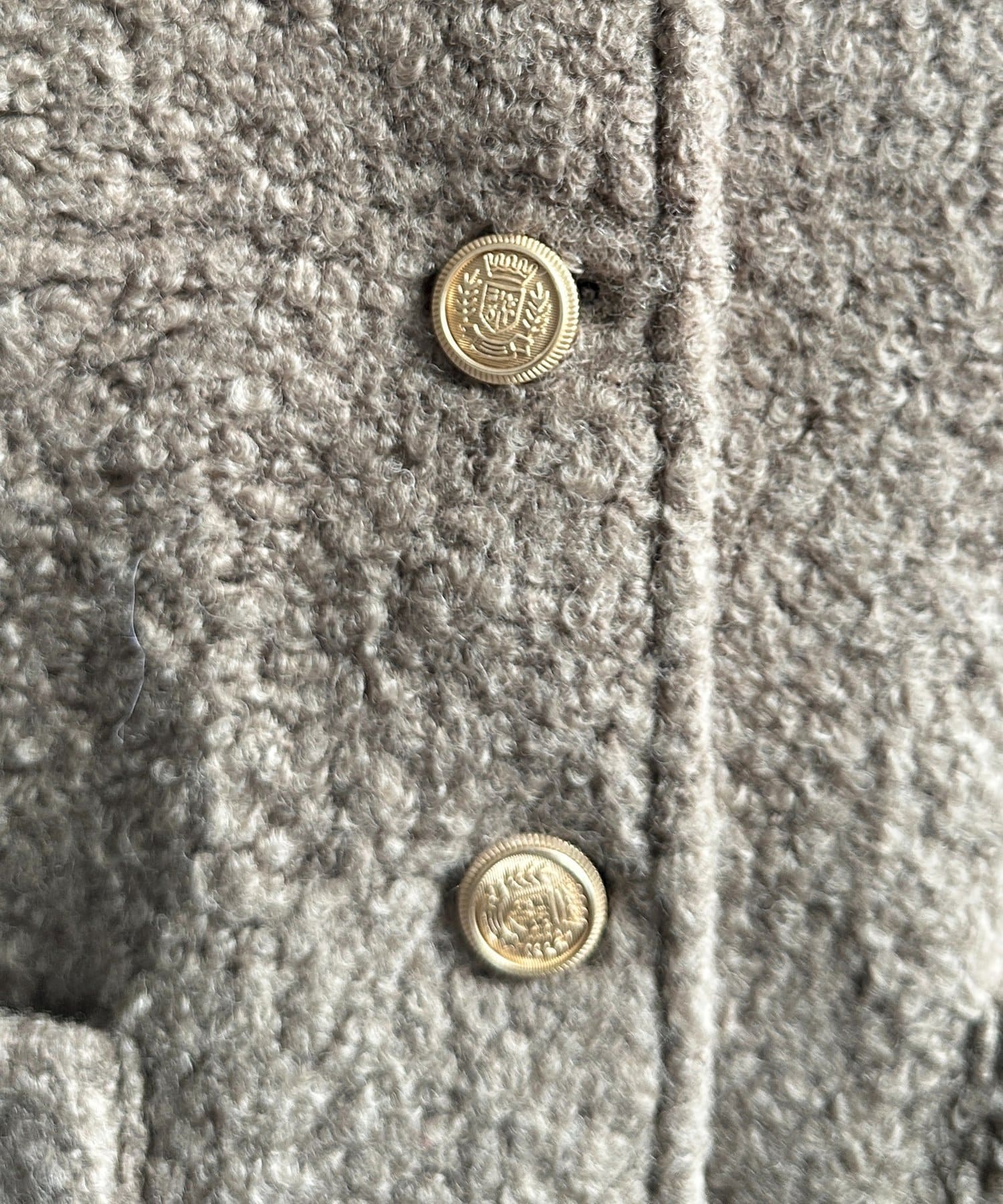 Thevon.(ゼヴォン) GOLDボタンノーカラーボアジャケット