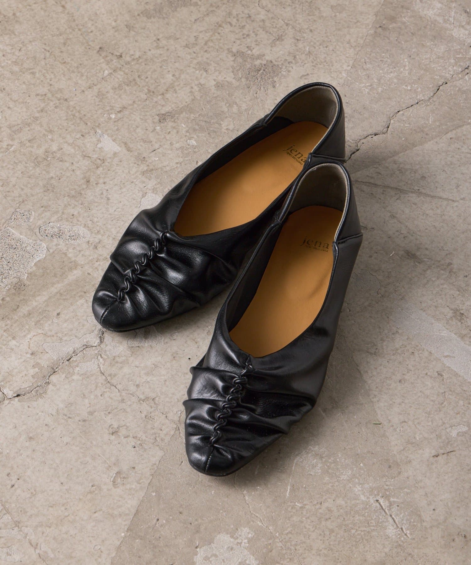 Jena　espace merveilleux(ジェナ　エスパスメルヴェイユ) ネジレギャザーパンプス