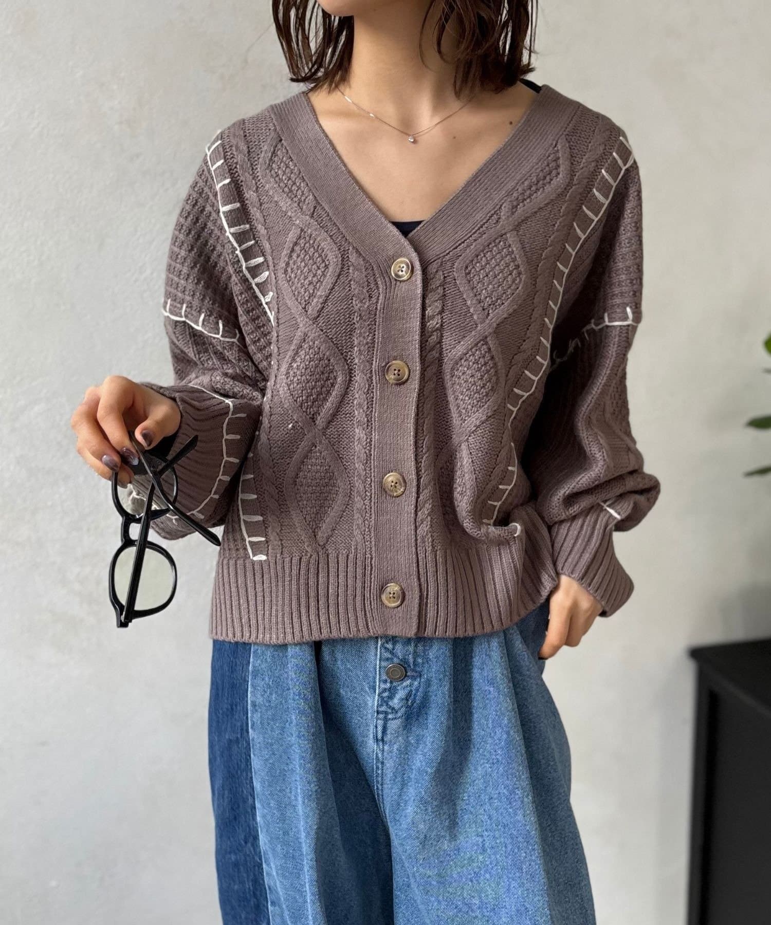 LOCUST(ローカスト) 配色ブランケットステッチケーブルカーデ