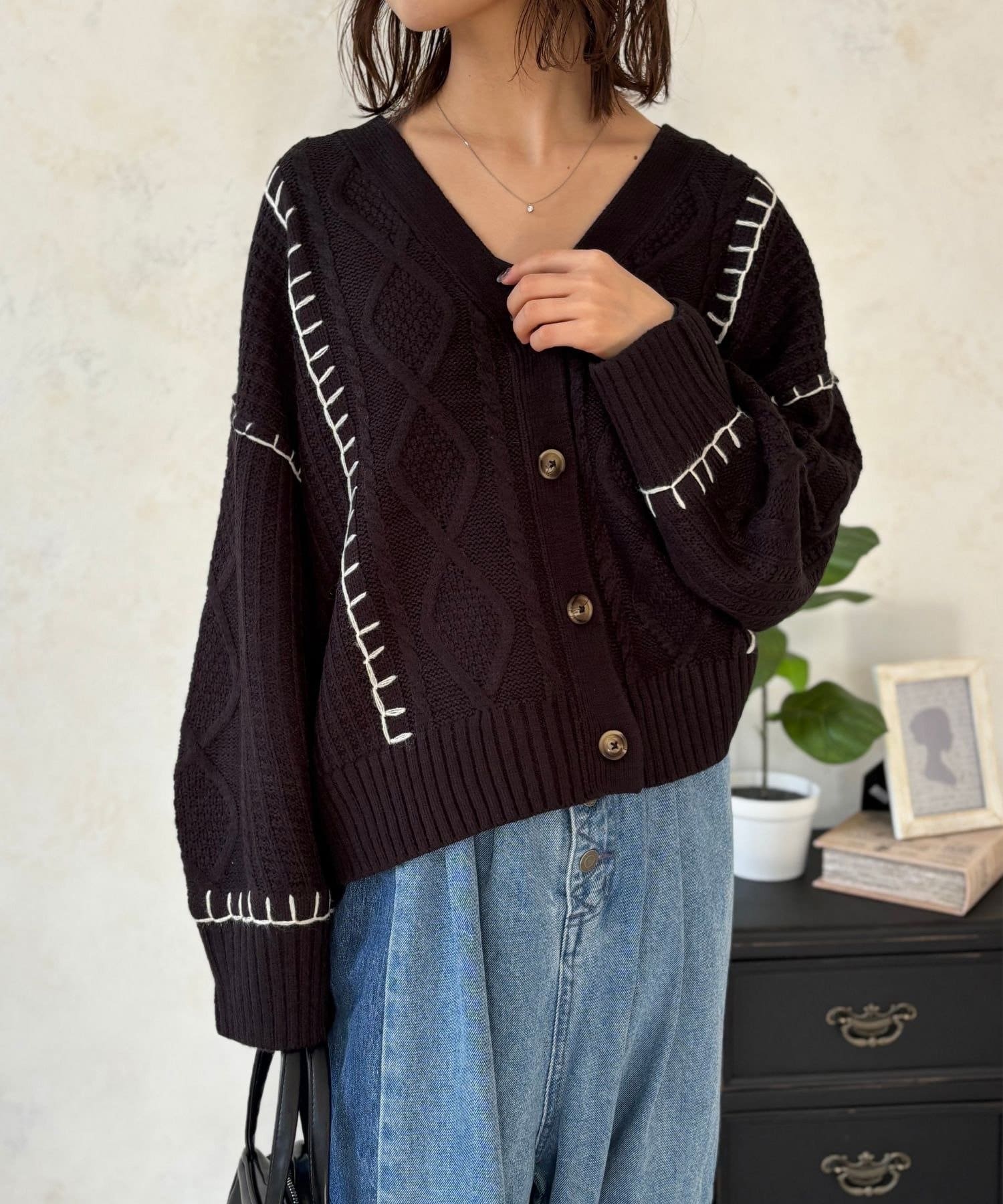 LOCUST(ローカスト) 配色ブランケットステッチケーブルカーデ