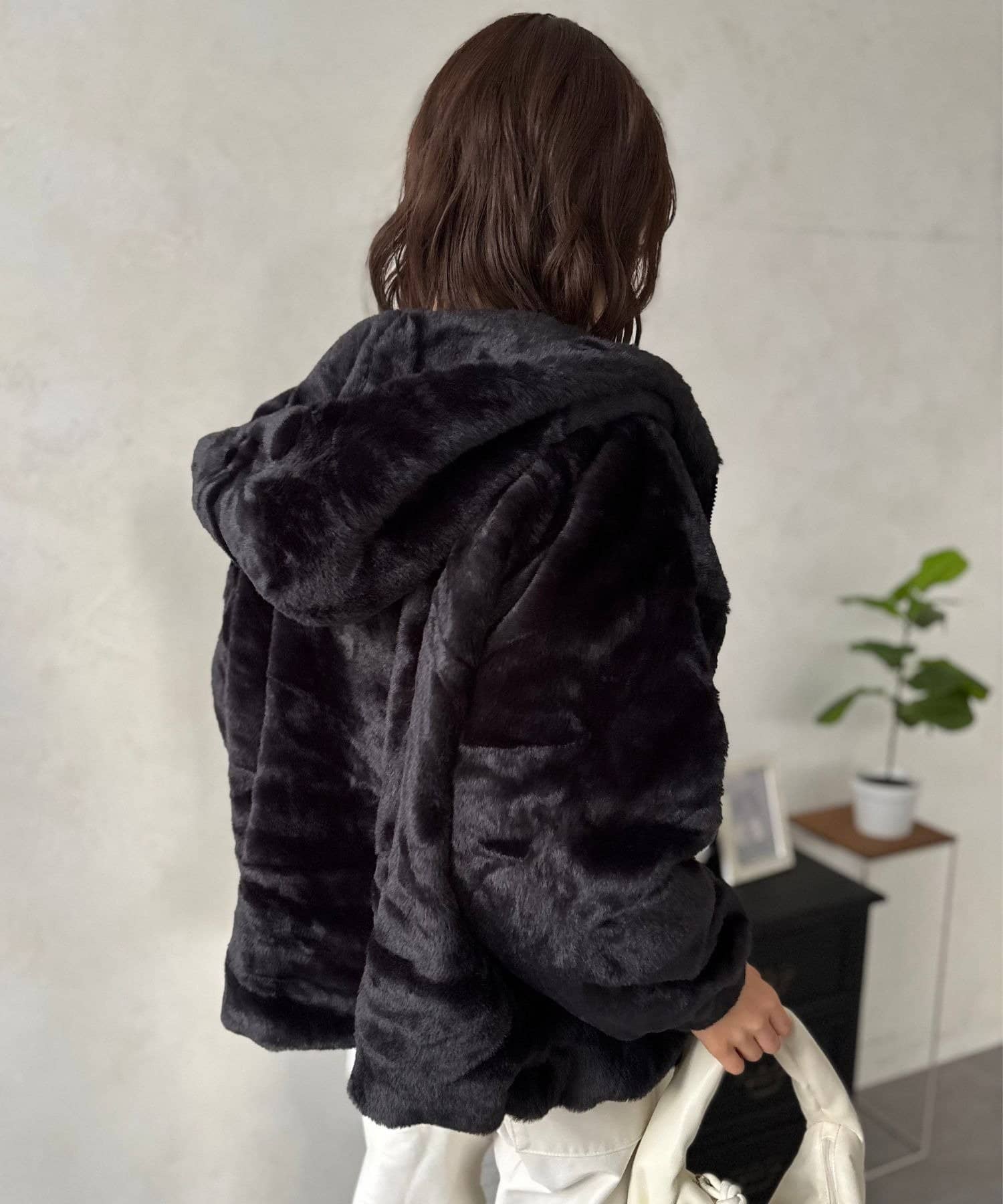 LOCUST(ローカスト) フード付きフェイクファーアウター