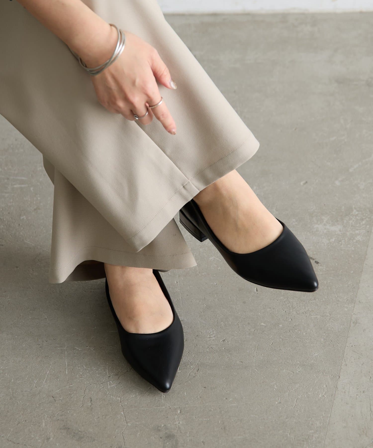 Jena　espace merveilleux(ジェナ　エスパスメルヴェイユ) スクエアヒールパンプス