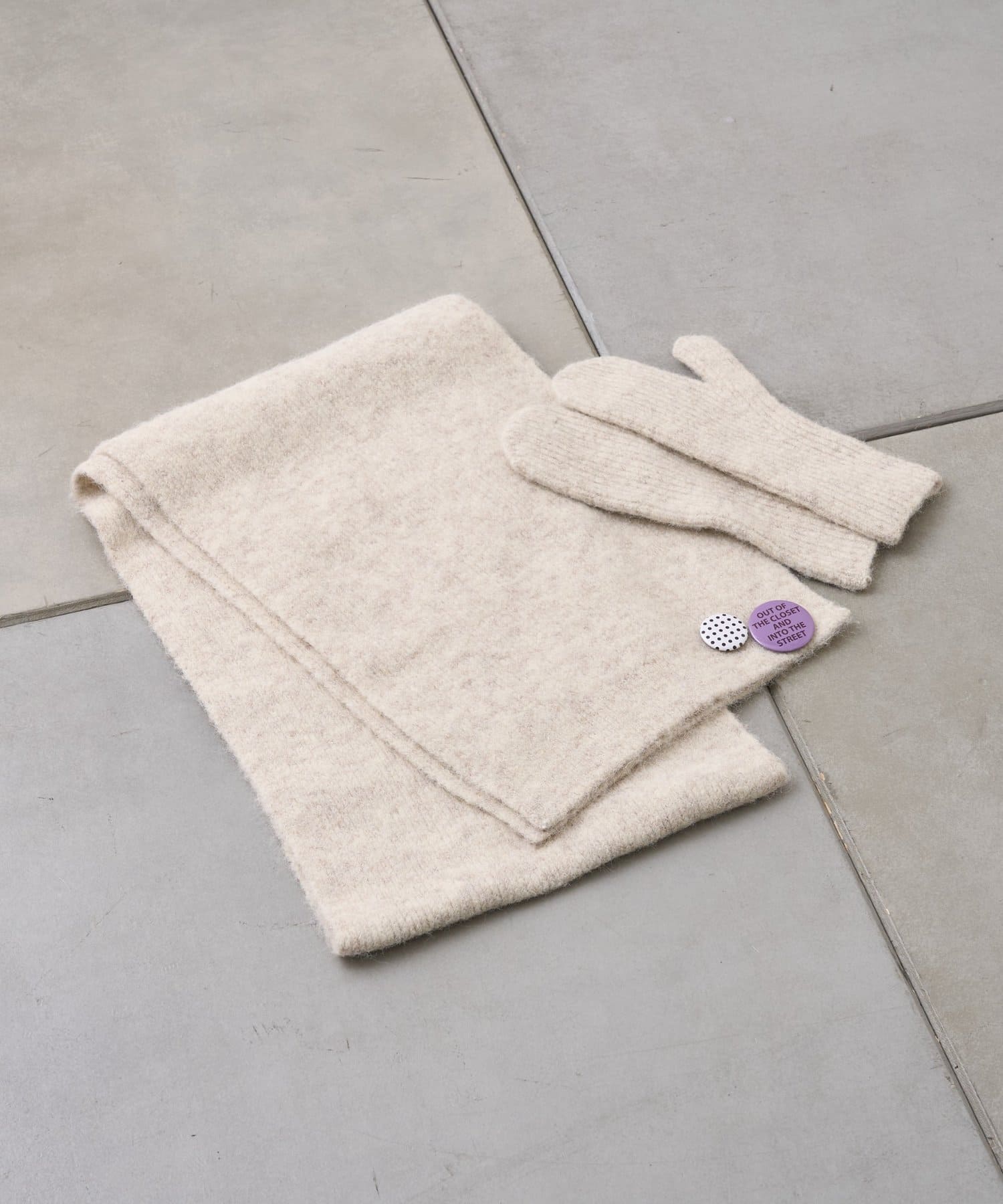 CIAOPANIC TYPY(チャオパニックティピー) 缶バッチ付きマフラー×手袋3点セット