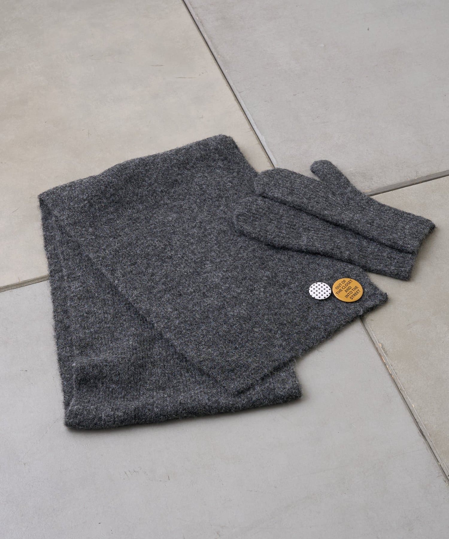 CIAOPANIC TYPY(チャオパニックティピー) 缶バッチ付きマフラー×手袋3点セット