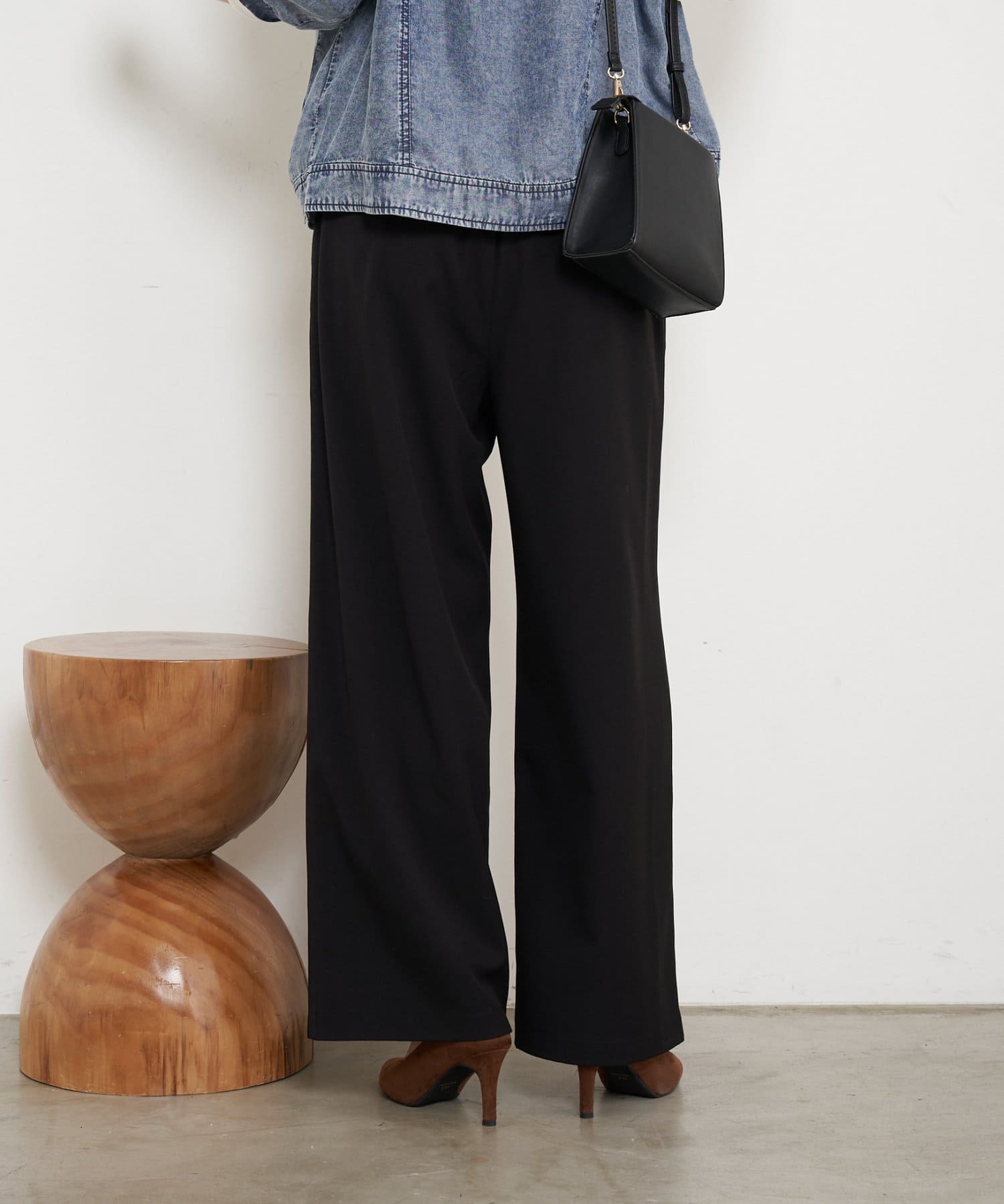 Jena　espace merveilleux(ジェナ　エスパスメルヴェイユ) サテンナローパイピングパンツ