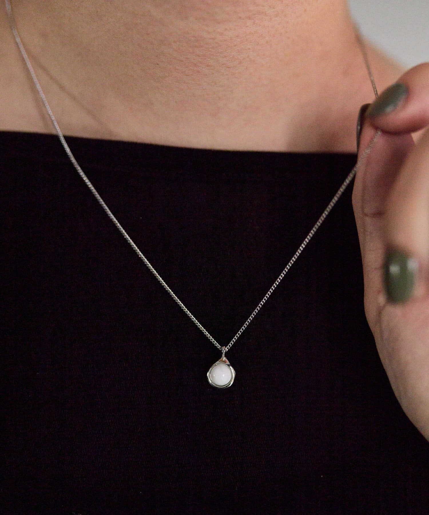 ear PAPILLONNER(イア パピヨネ) プチカラーカボションネックレス