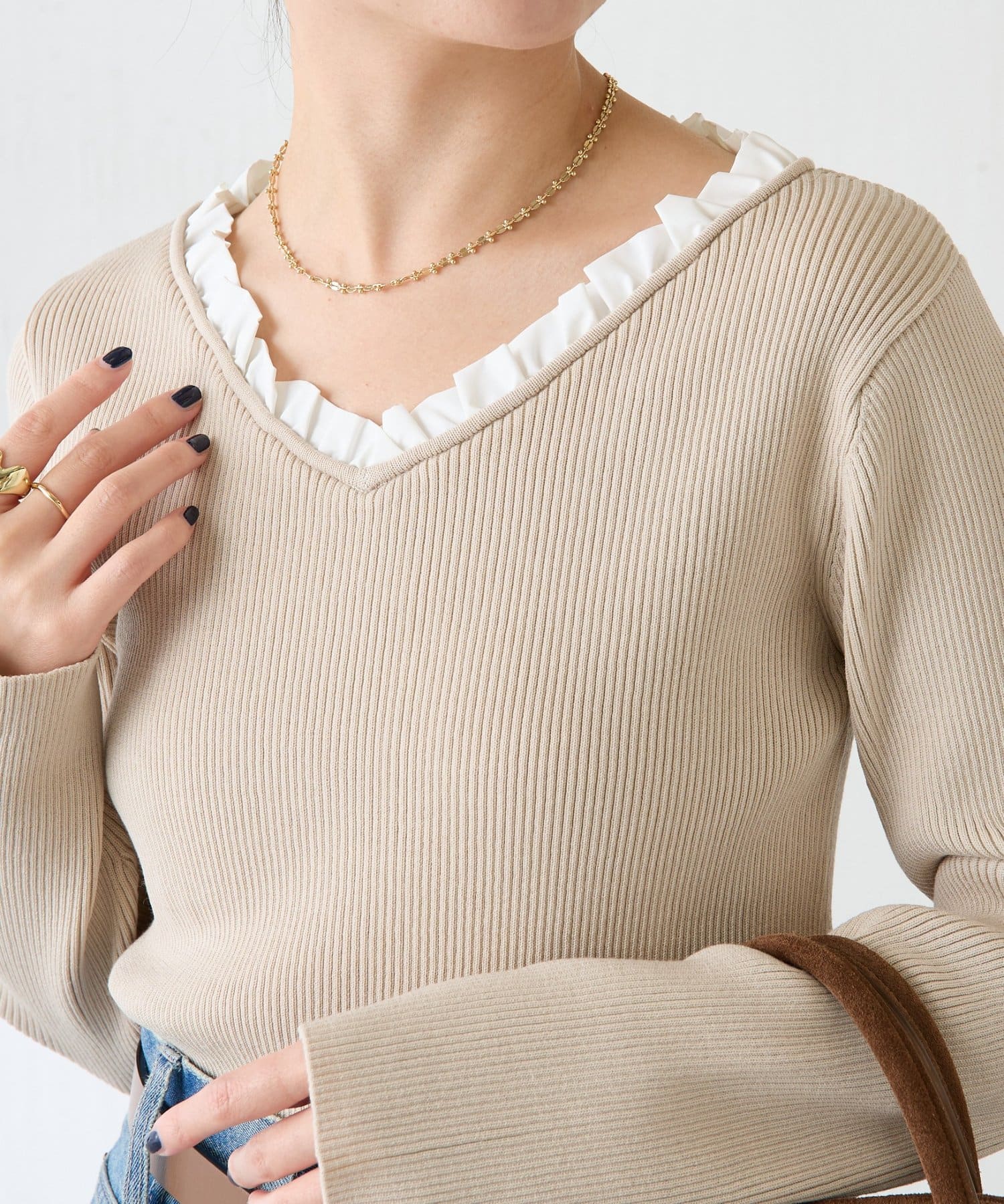 COLLAGE GALLARDAGALANTE(コラージュ ガリャルダガランテ) 【デコルテが綺麗に見える】フリルリブニット