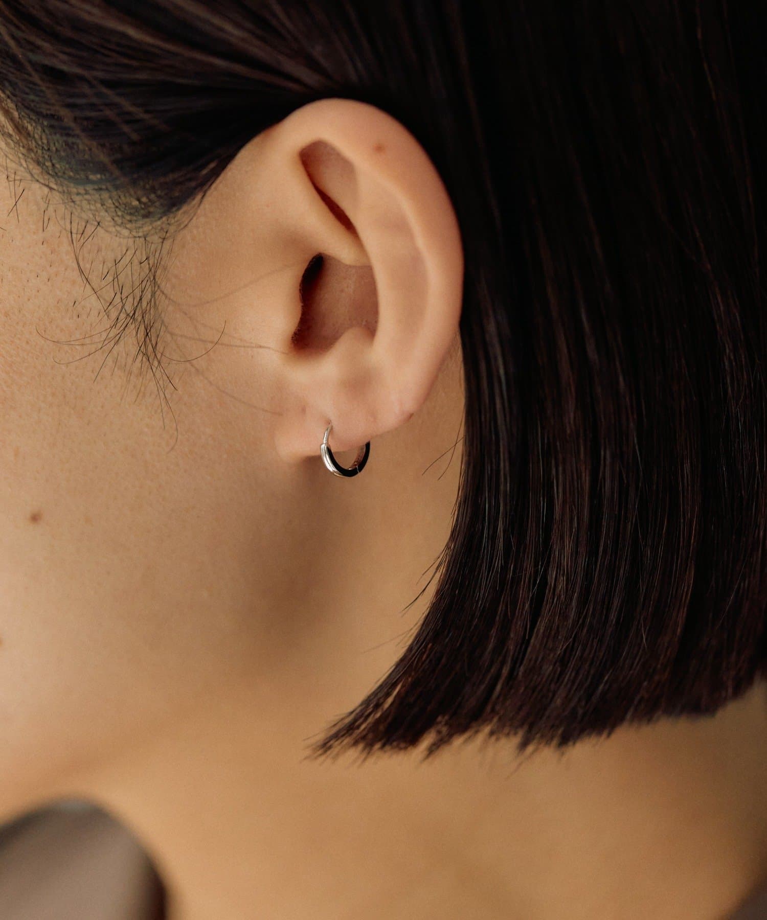 ear PAPILLONNER(イア パピヨネ) 《WEB限定/スターリングシルバー使用》》クロス付フープピアス