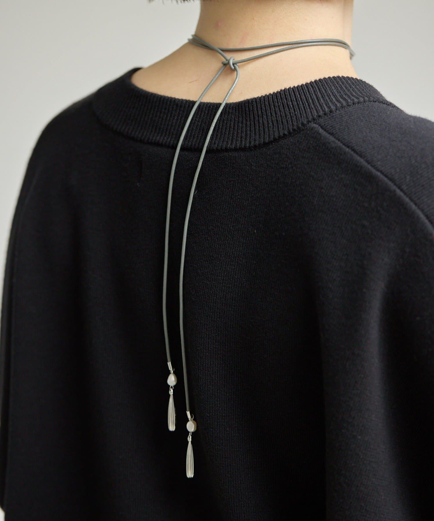 ear PAPILLONNER(イア パピヨネ) ドロップ付レザーコードネックレス