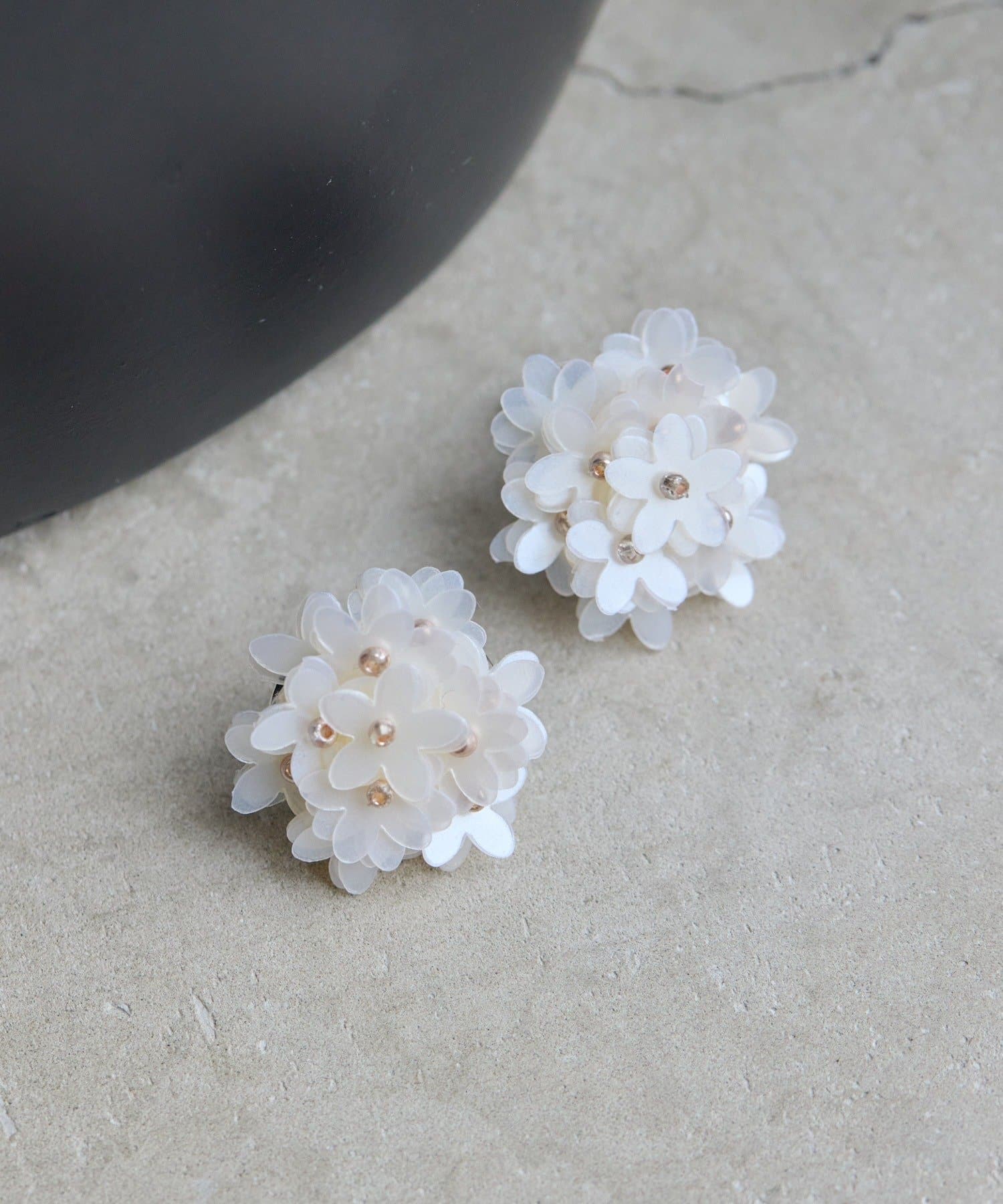 ear PAPILLONNER(イア パピヨネ) モダンフラワーピアス