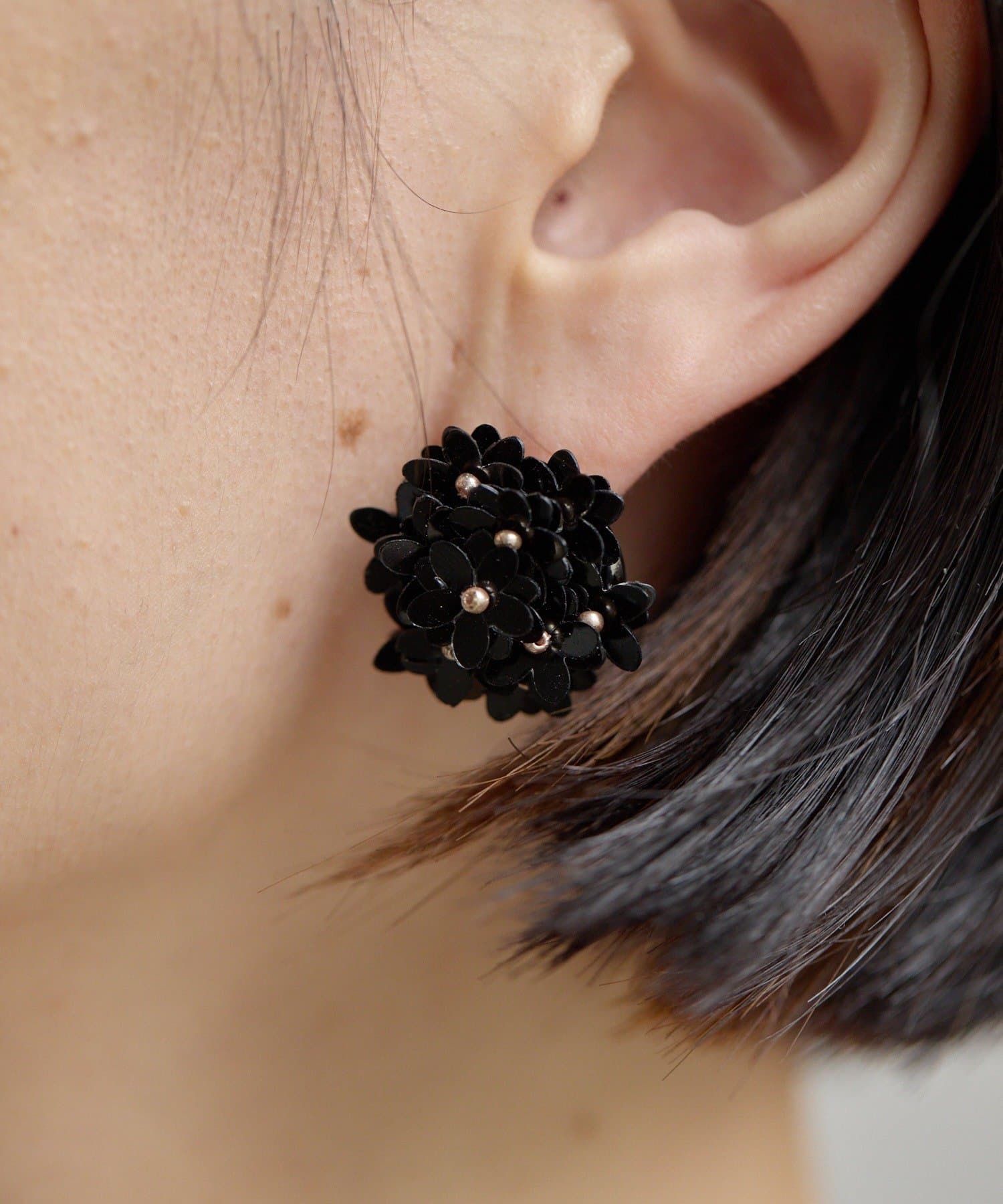 ear PAPILLONNER(イア パピヨネ) モダンフラワーピアス