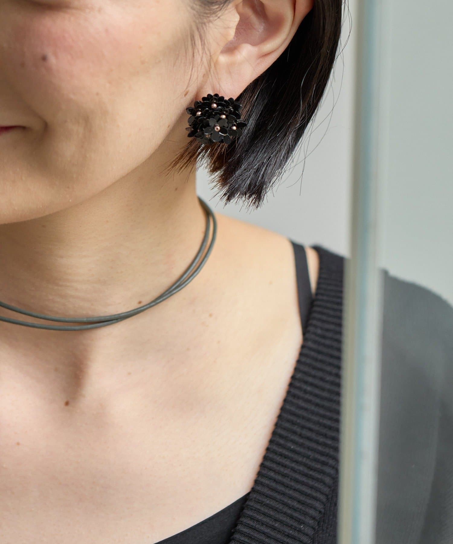 ear PAPILLONNER(イア パピヨネ) モダンフラワーピアス