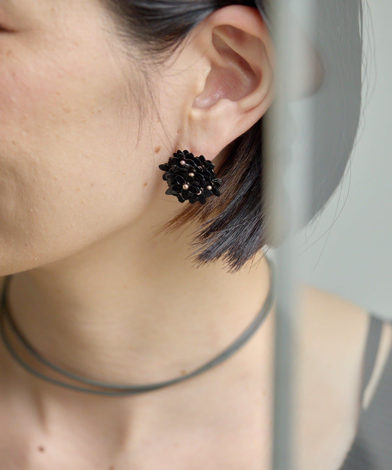 ear PAPILLONNER(イア パピヨネ) モダンフラワーピアス