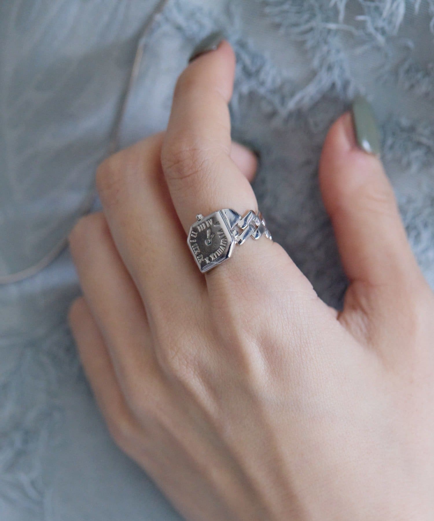 ear PAPILLONNER(イア パピヨネ) ウォッチ型リング