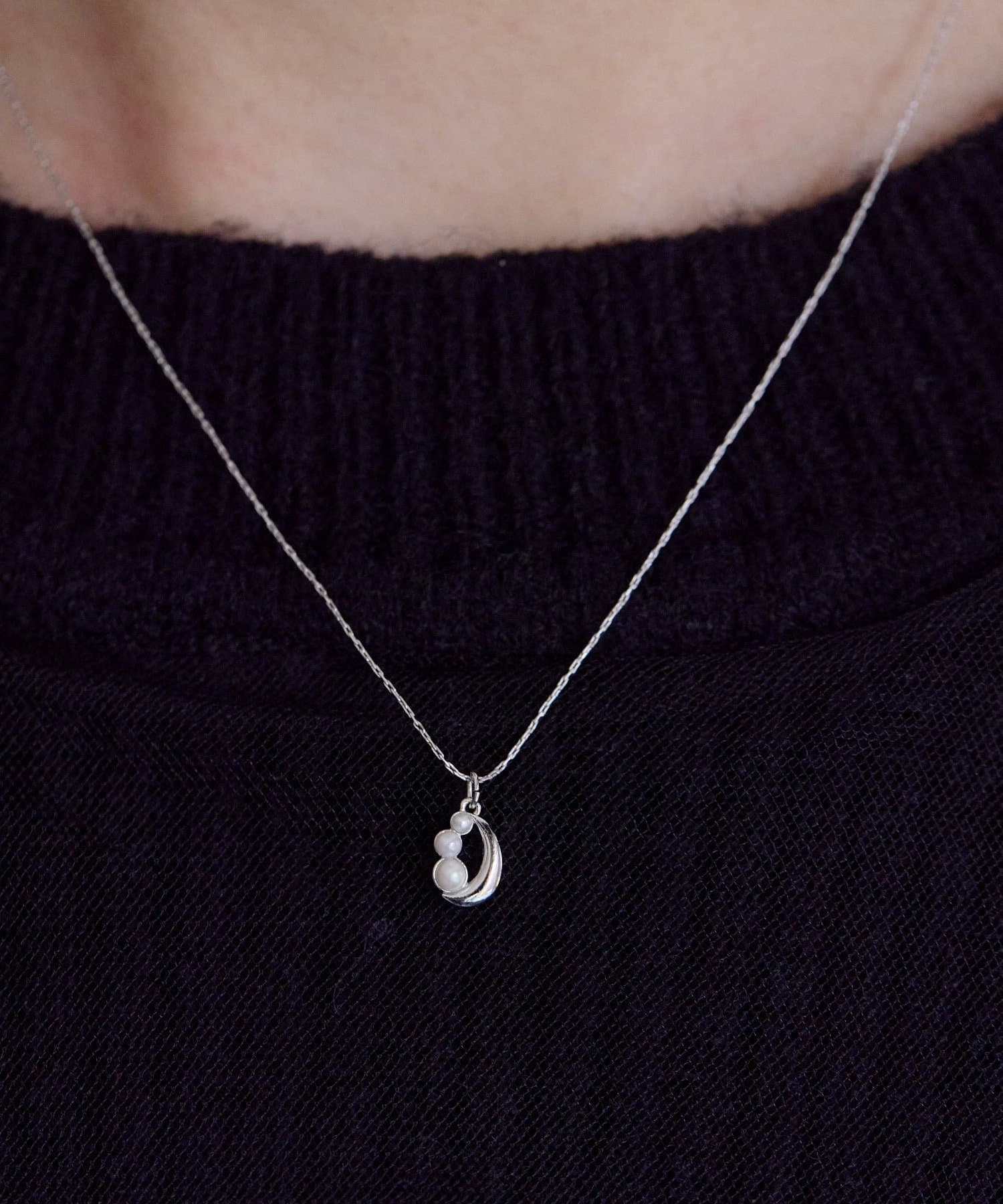 ear PAPILLONNER(イア パピヨネ) スリーパールネックレス