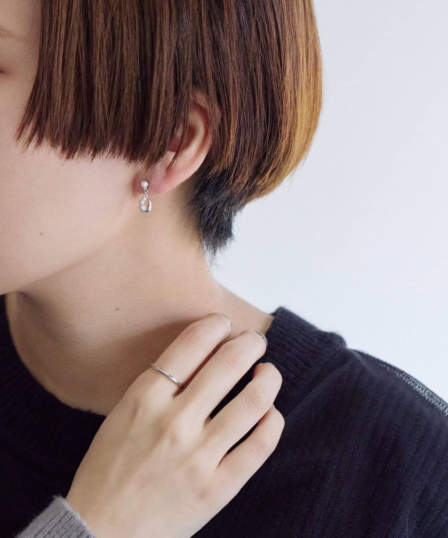 ear PAPILLONNER(イア パピヨネ) 《チタンポスト》スリーパールピアス