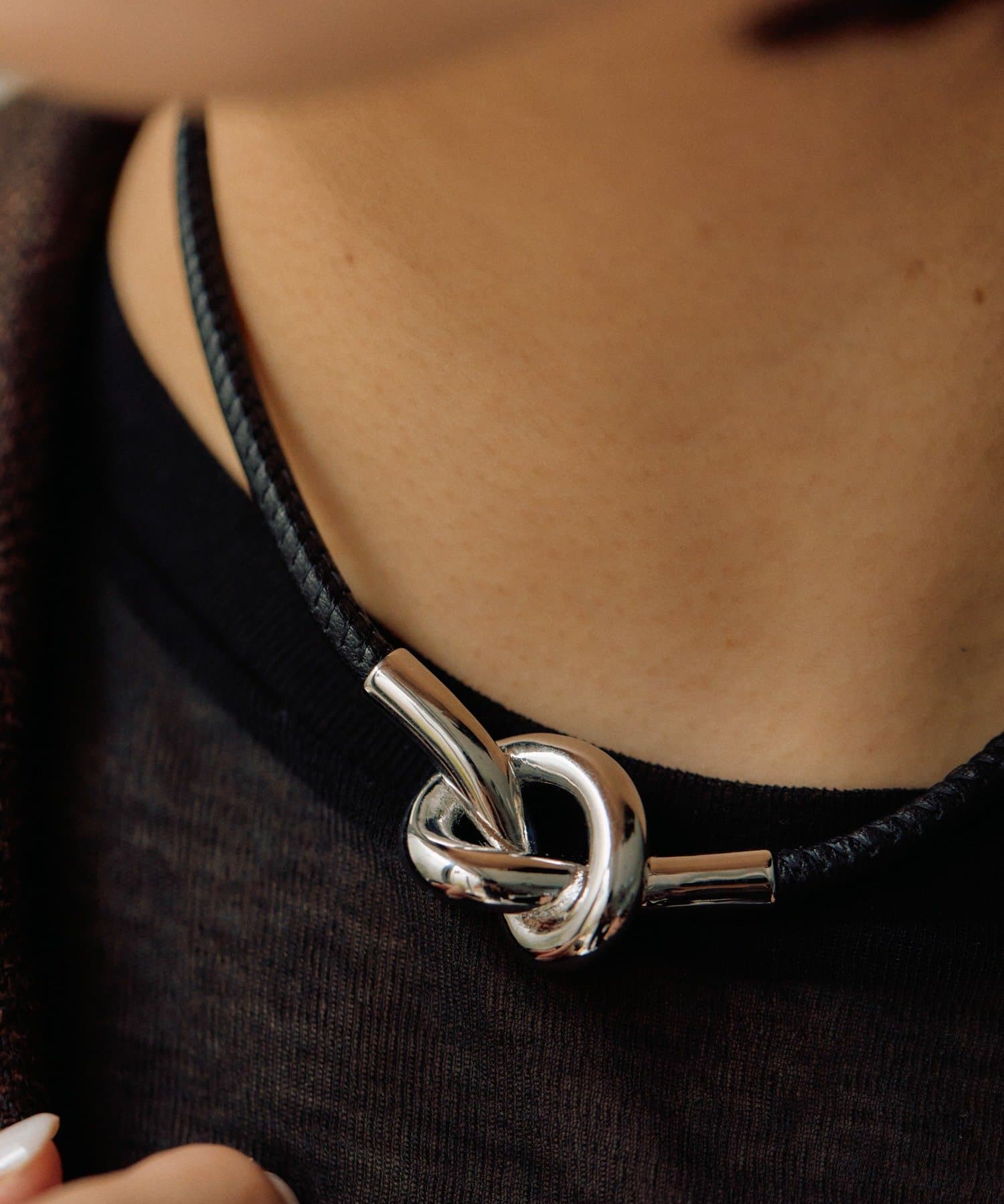 ear PAPILLONNER(イア パピヨネ) フロントノットチョーカーネックレス