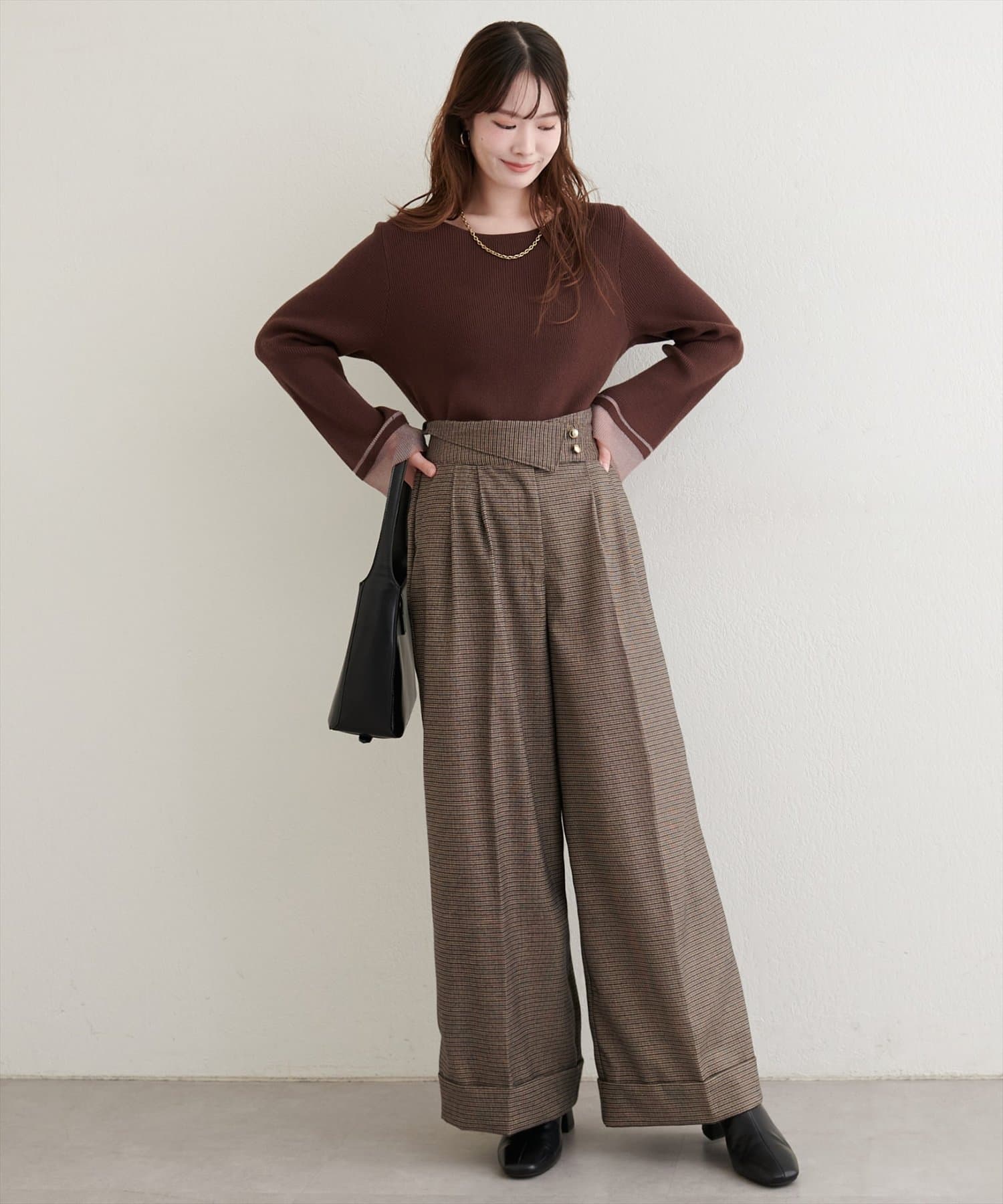 natural couture(ナチュラルクチュール) フロントターンバックタックパンツ