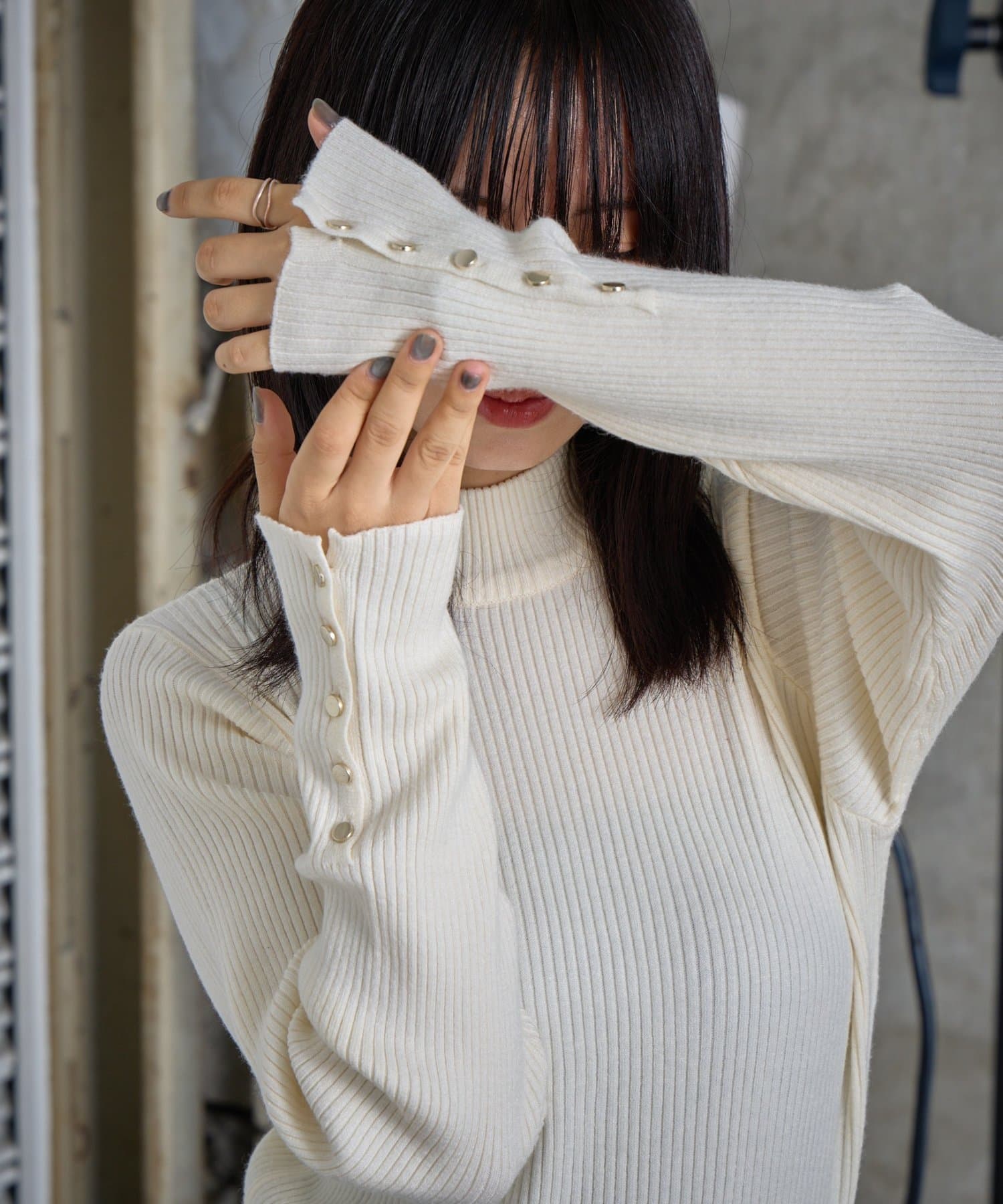 -goocy-(グーシー) 袖口ボタンタートルリブニット