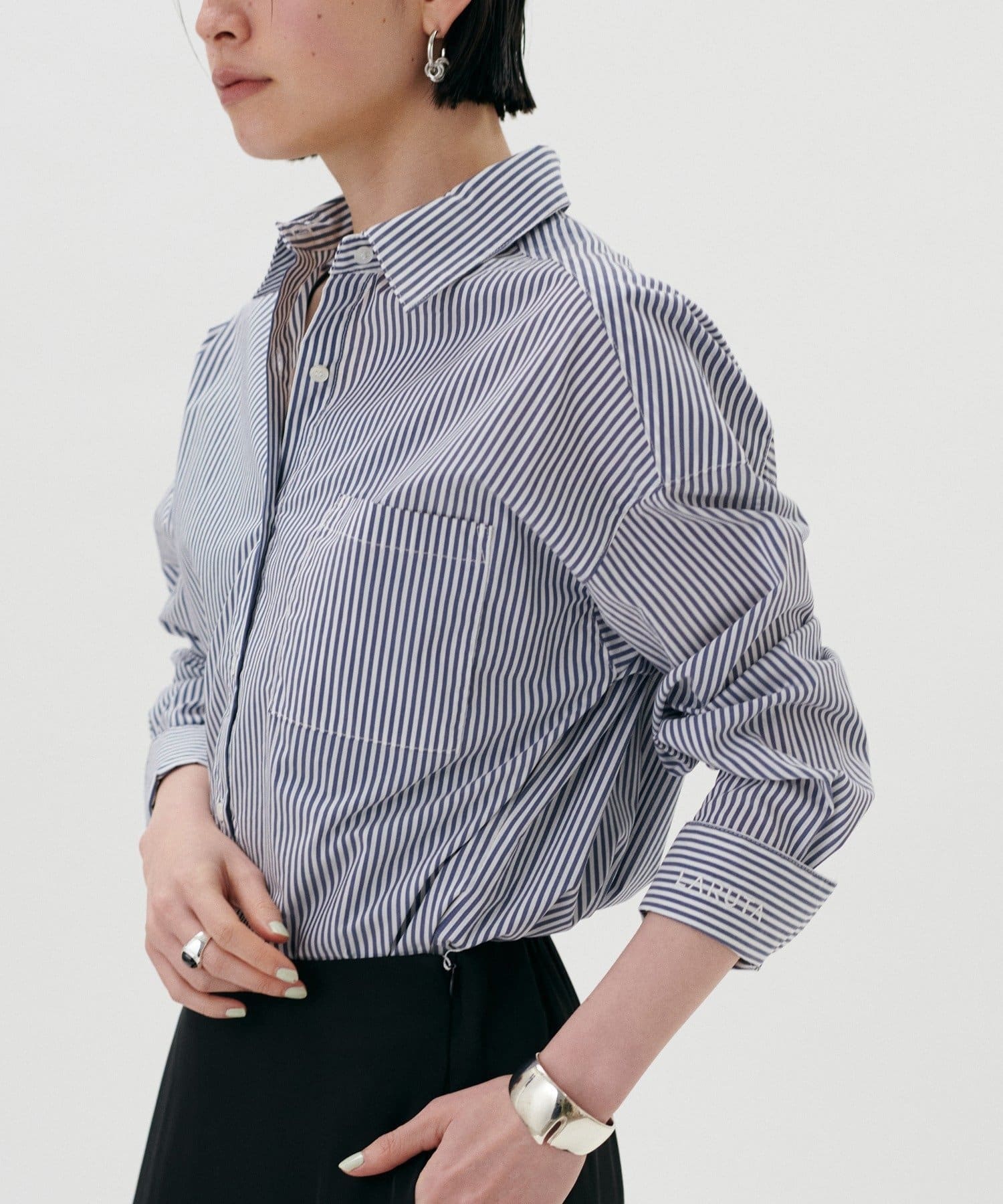 NICE CLAUP / OLIVE des OLIVE OUTLET(ナイスクラップ  / オリーブ デ オリーブ アウトレット) 【LARUTA】ちびロゴ刺しゅうベーシックシャツ