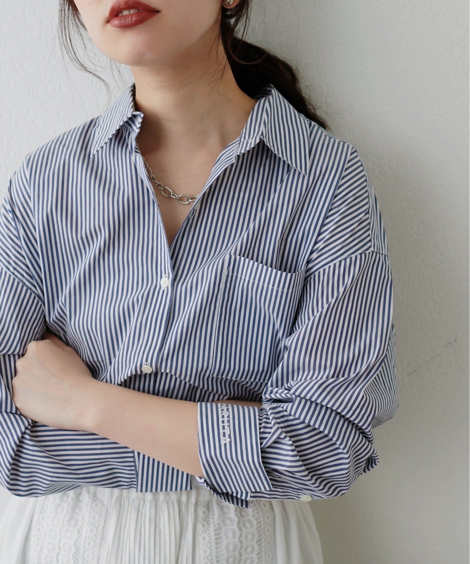 NICE CLAUP / OLIVE des OLIVE OUTLET(ナイスクラップ  / オリーブ デ オリーブ アウトレット) 【LARUTA】ちびロゴ刺しゅうベーシックシャツ